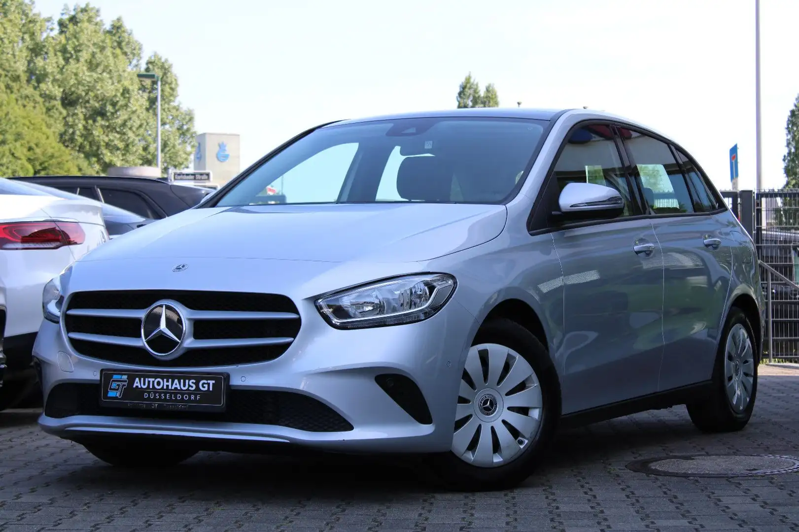 Mercedes-Benz B 180 /1.Hand/Panorama/Navi/Kamera/Spur/Sitzhzg Argento - 1