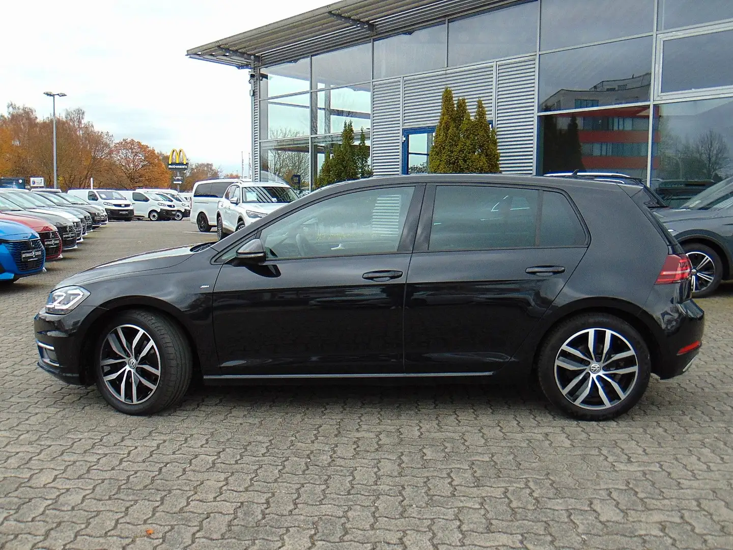 Volkswagen Golf VII 1.5 TSI DSG Join BlueMotion Schwarz - 2