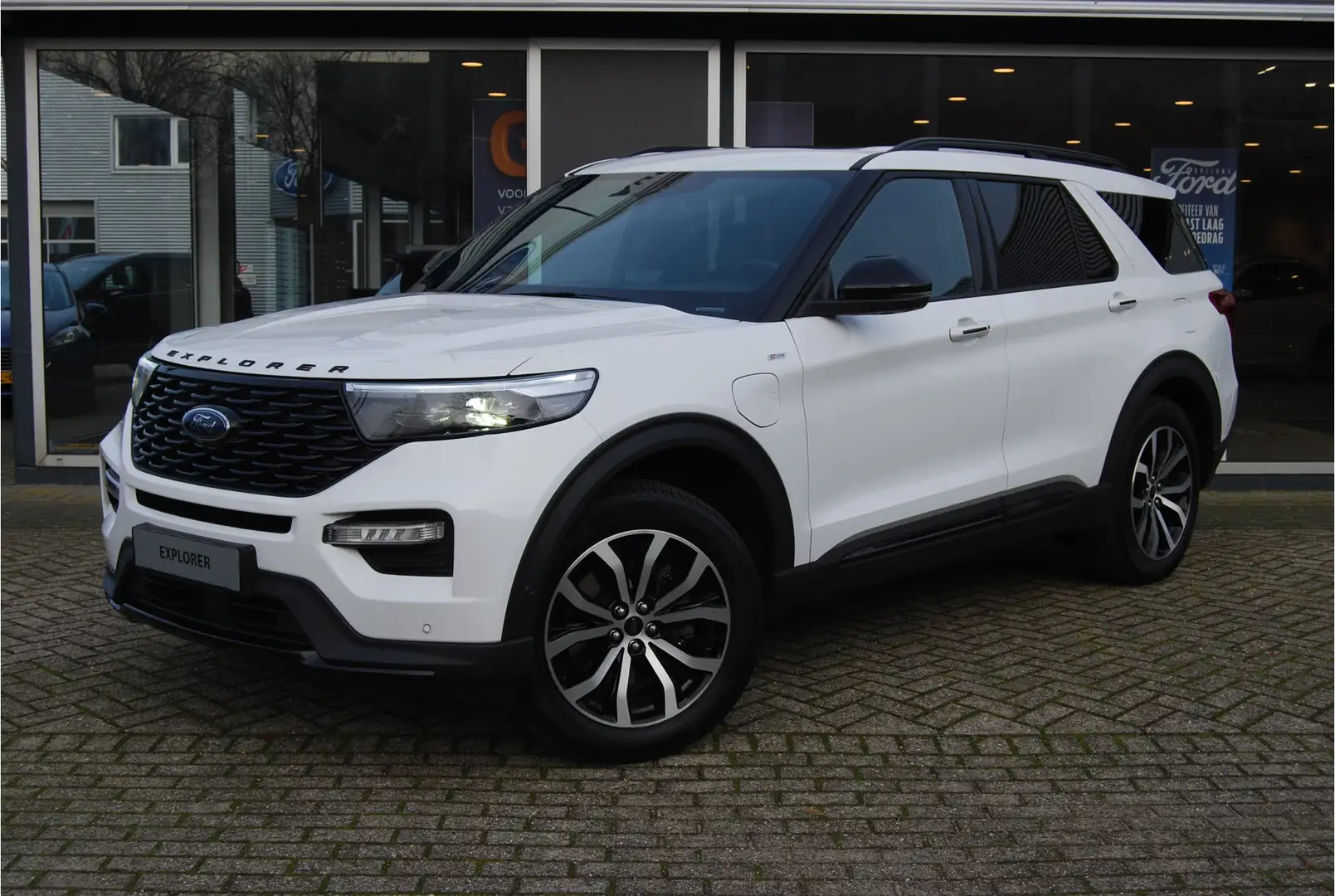 Ford Explorer 3.0 V6 EcoBoost PHEV ST-Line 457pk 7-ZITS PANO.DAK Blanc - 2
