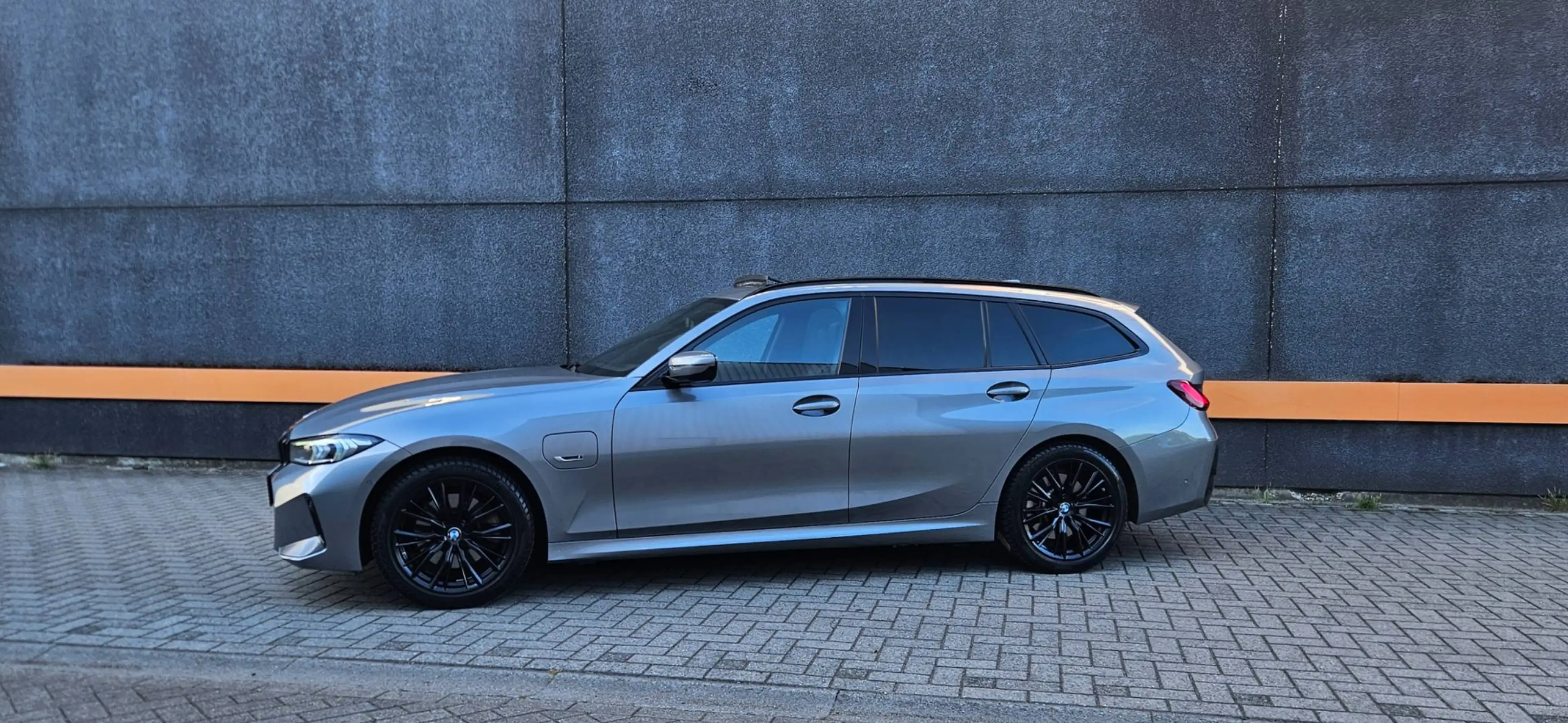 BMW 330 320e Touring  M PACK/PANO/LASER/HARMAN KARDON/ACC/COMF ACCES/360 CAM/MEGA FULL *** 320e — photo 2