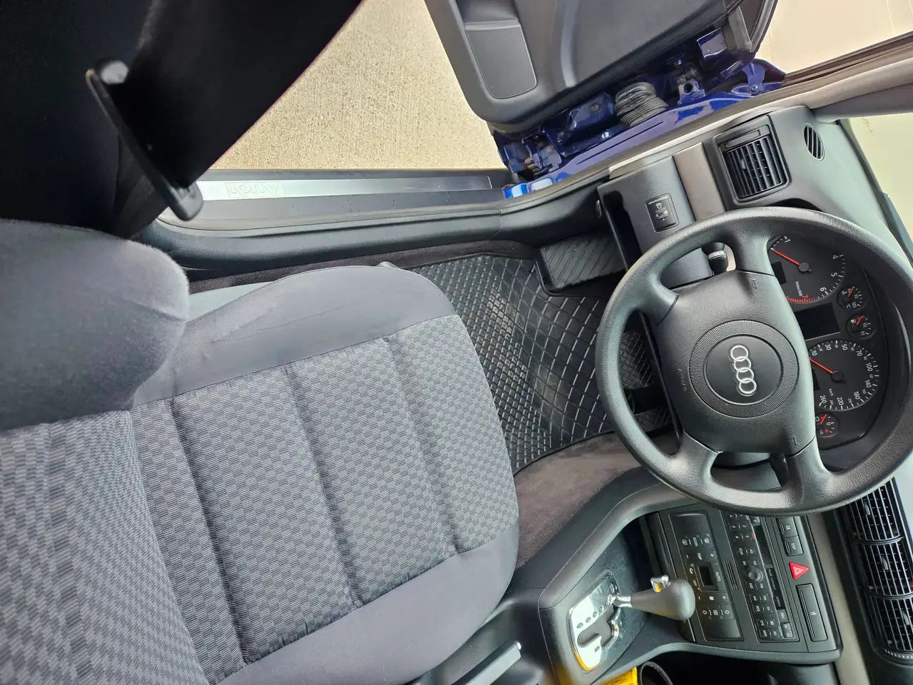 Audi A4 B5 1,8Turbo Limo Facelift Autom 156000KM, foto 9