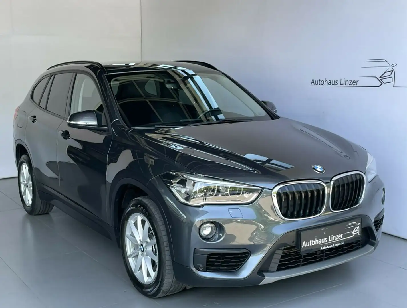 BMW X1 sDrive18d Aut. *LED*PDC*ParkAssist*AmbienteB* Grau - 1