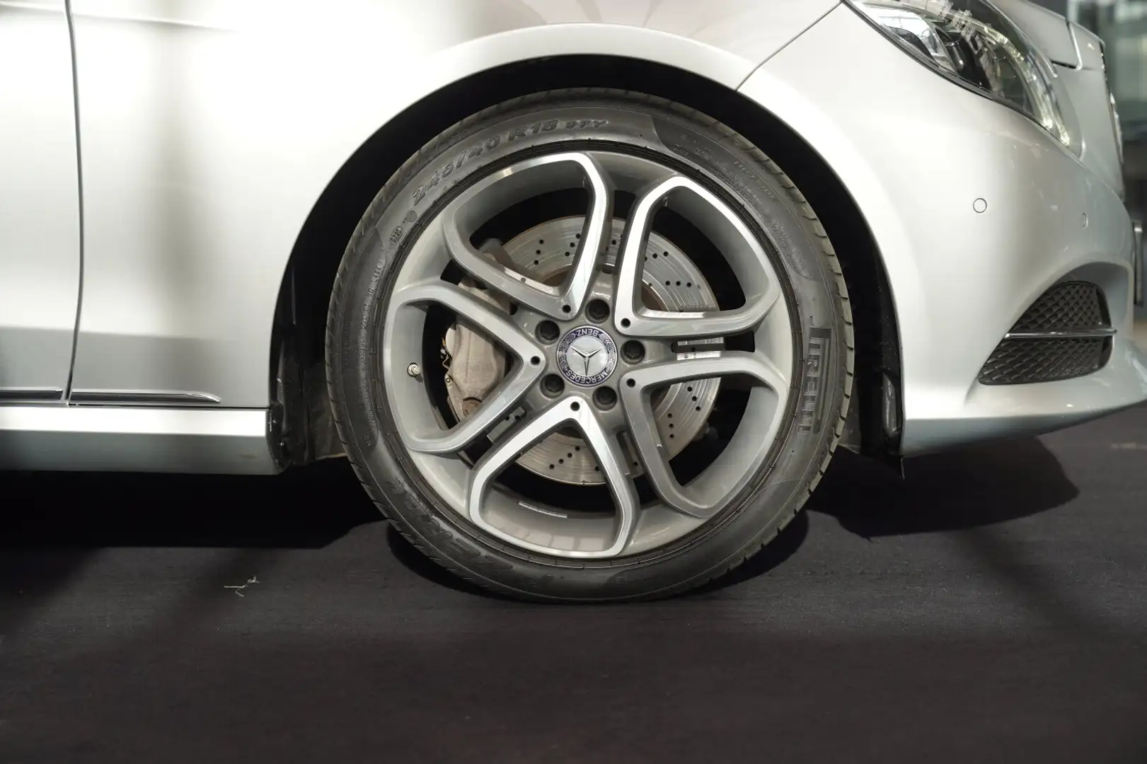 Mercedes-Benz E 400 E 400 T AVANTGARDE Sport Paket Harman COMAND 360 Plateado - 2