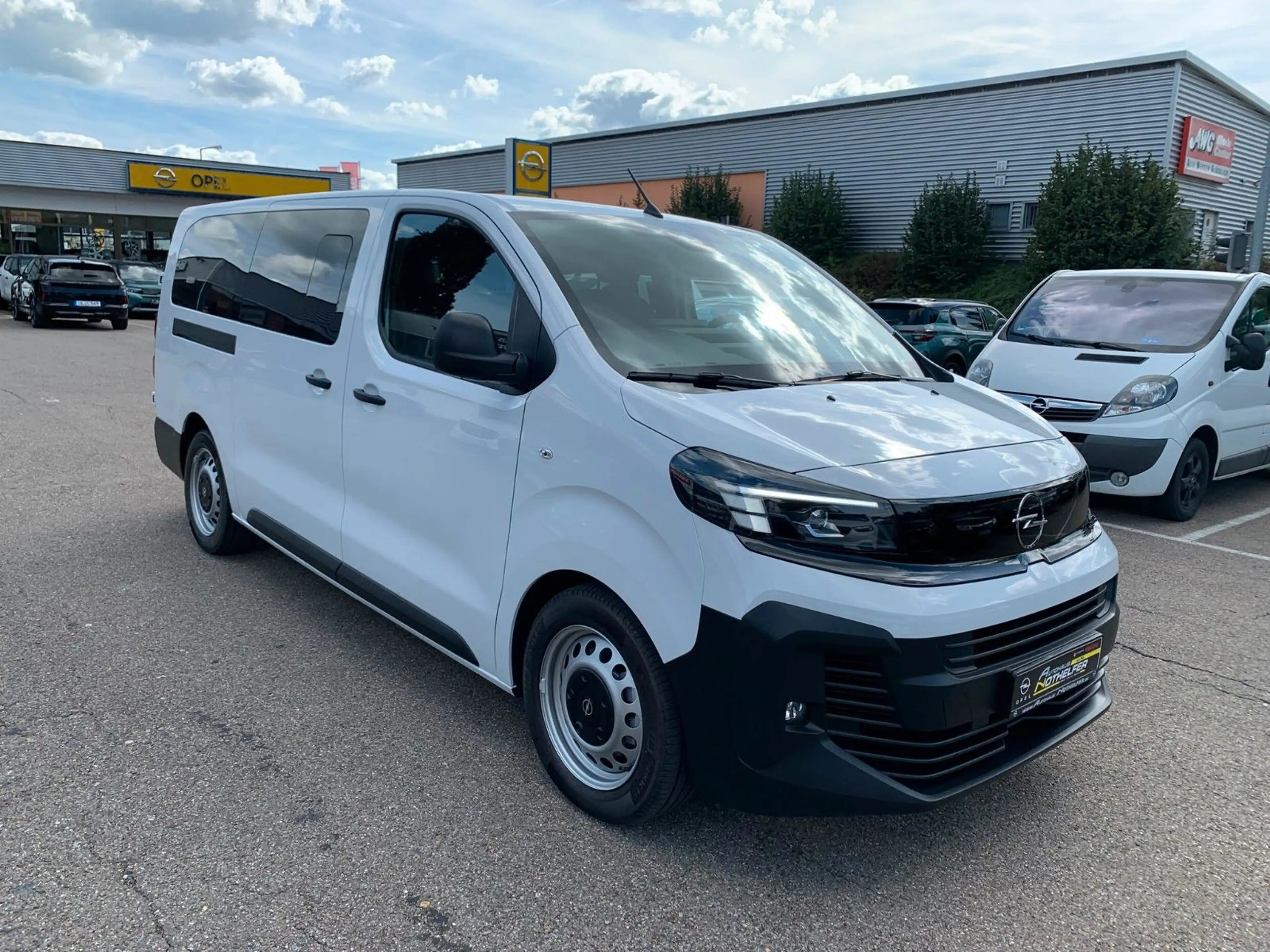 Opel Vivaro Kombi XL 8 Sitze Vollausst. 2.9 t Anhänge — photo 4