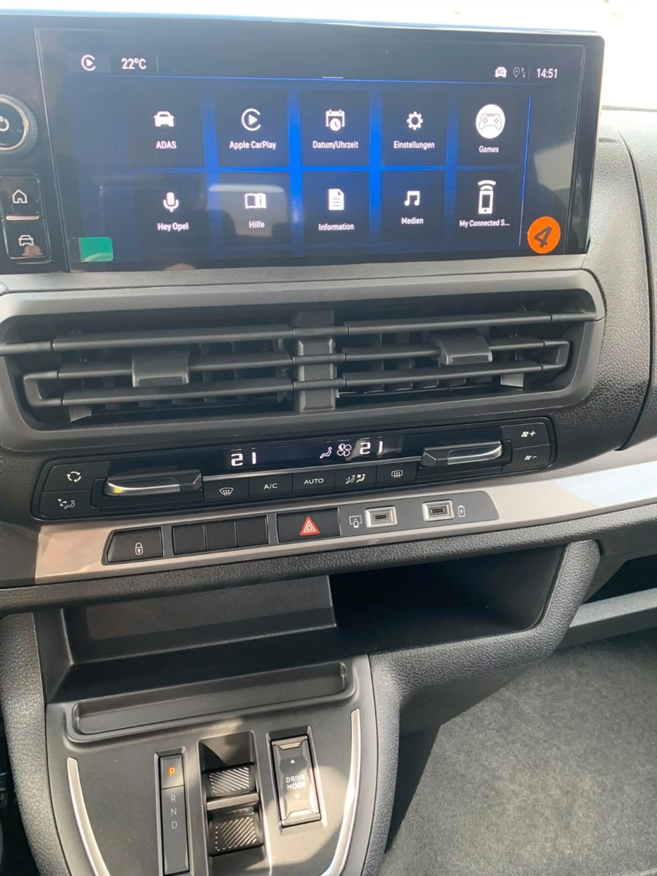 Opel Vivaro Kombi XL 8 Sitze Vollausst. 2.9 t Anhänge — photo 35