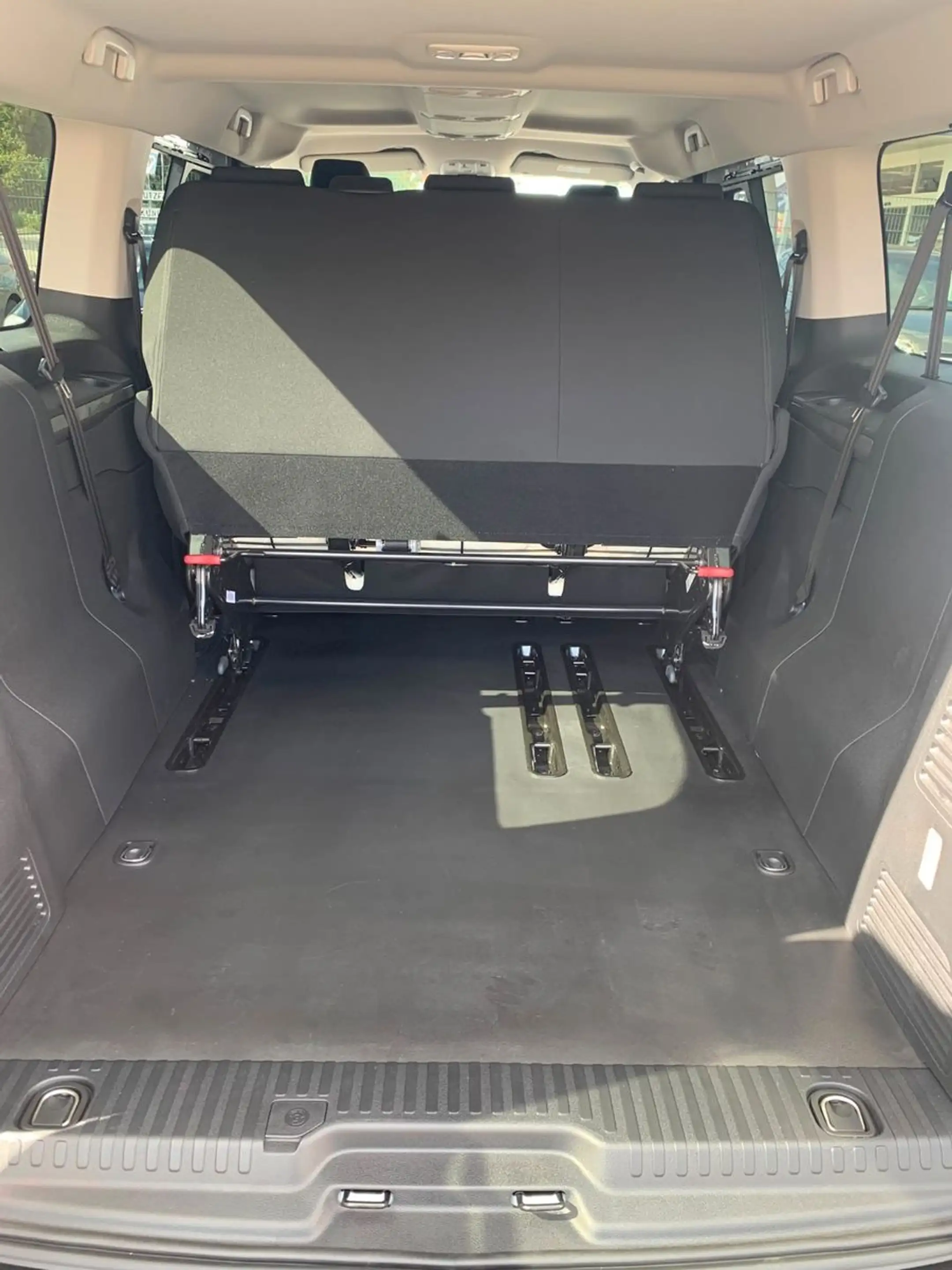Opel Vivaro Kombi XL 8 Sitze Vollausst. 2.9 t Anhänge — photo 22