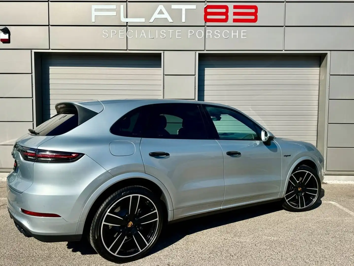 Porsche Cayenne 3.0 V6 462 ch Tiptronic BVA E-Hybrid Grijs - 2