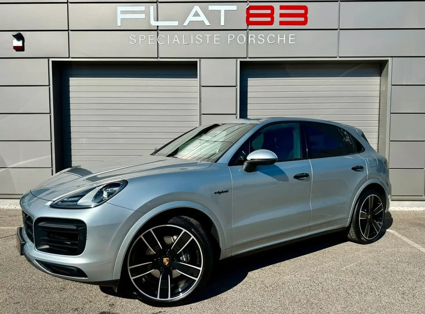 Porsche Cayenne 3.0 V6 462 ch Tiptronic BVA E-Hybrid Grijs - 1