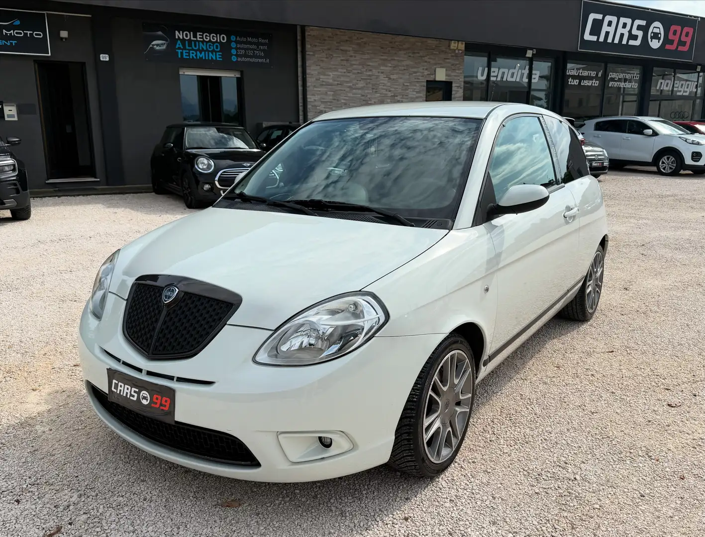 Lancia Ypsilon 1.4 16v MomoDesign (sport) 6m Bianco - 2