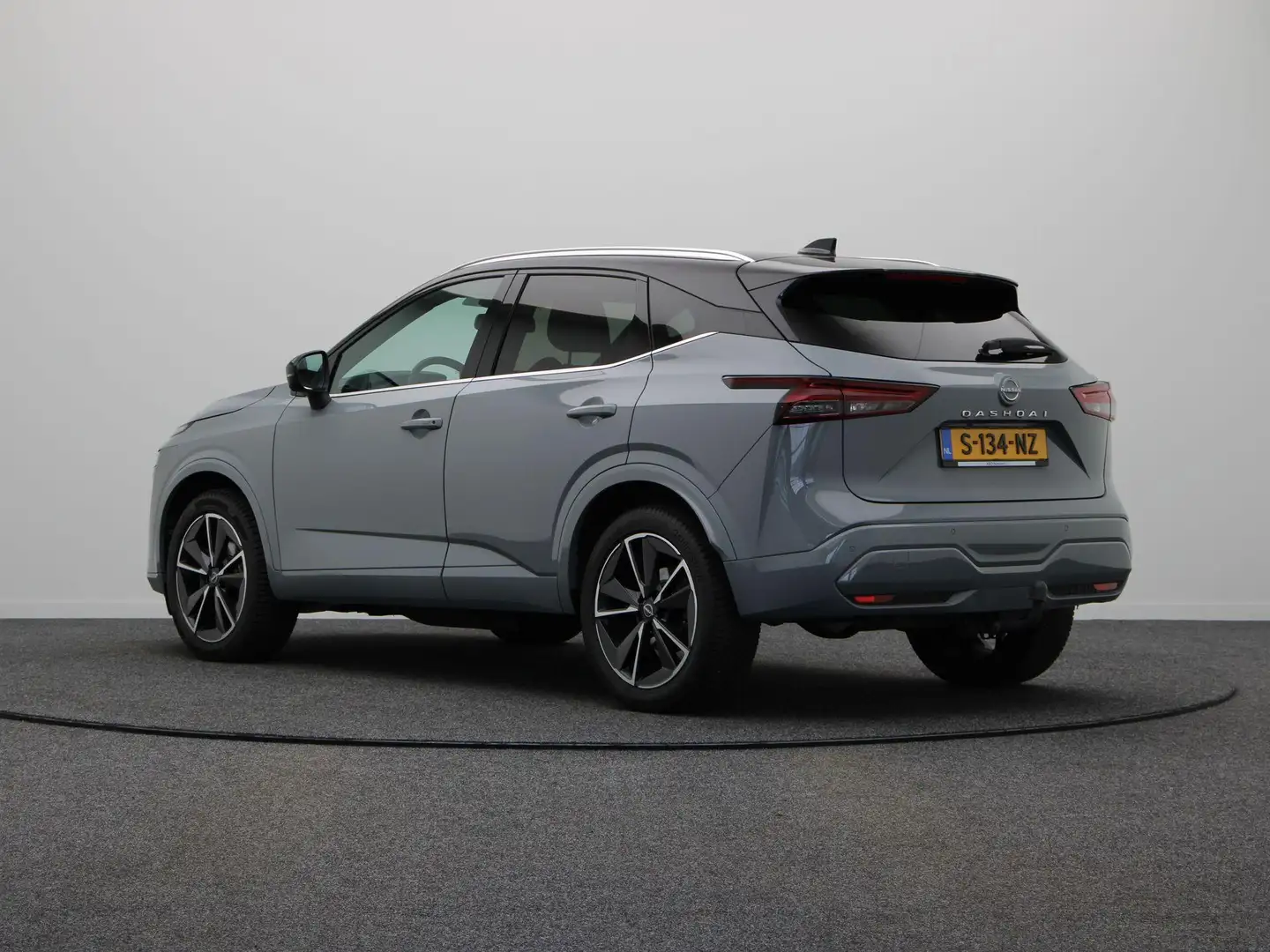 Nissan Qashqai 140pk MHEV Tekna | Panoramadak | Matrix Led | Stoe Grijs - 2