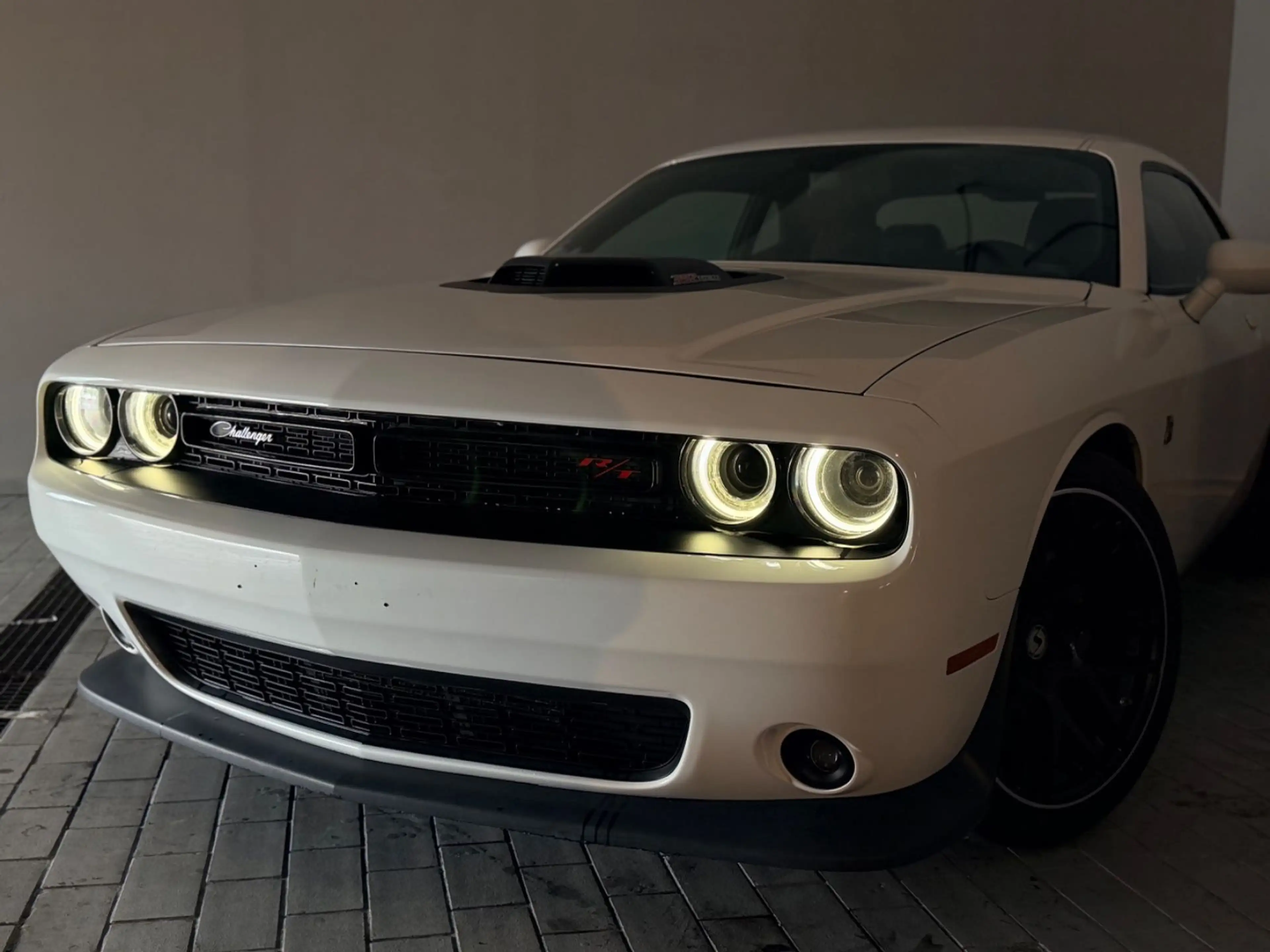Dodge Challenger 6,4L Shaker PrinsLPG  Kamera Carplay — photo 5
