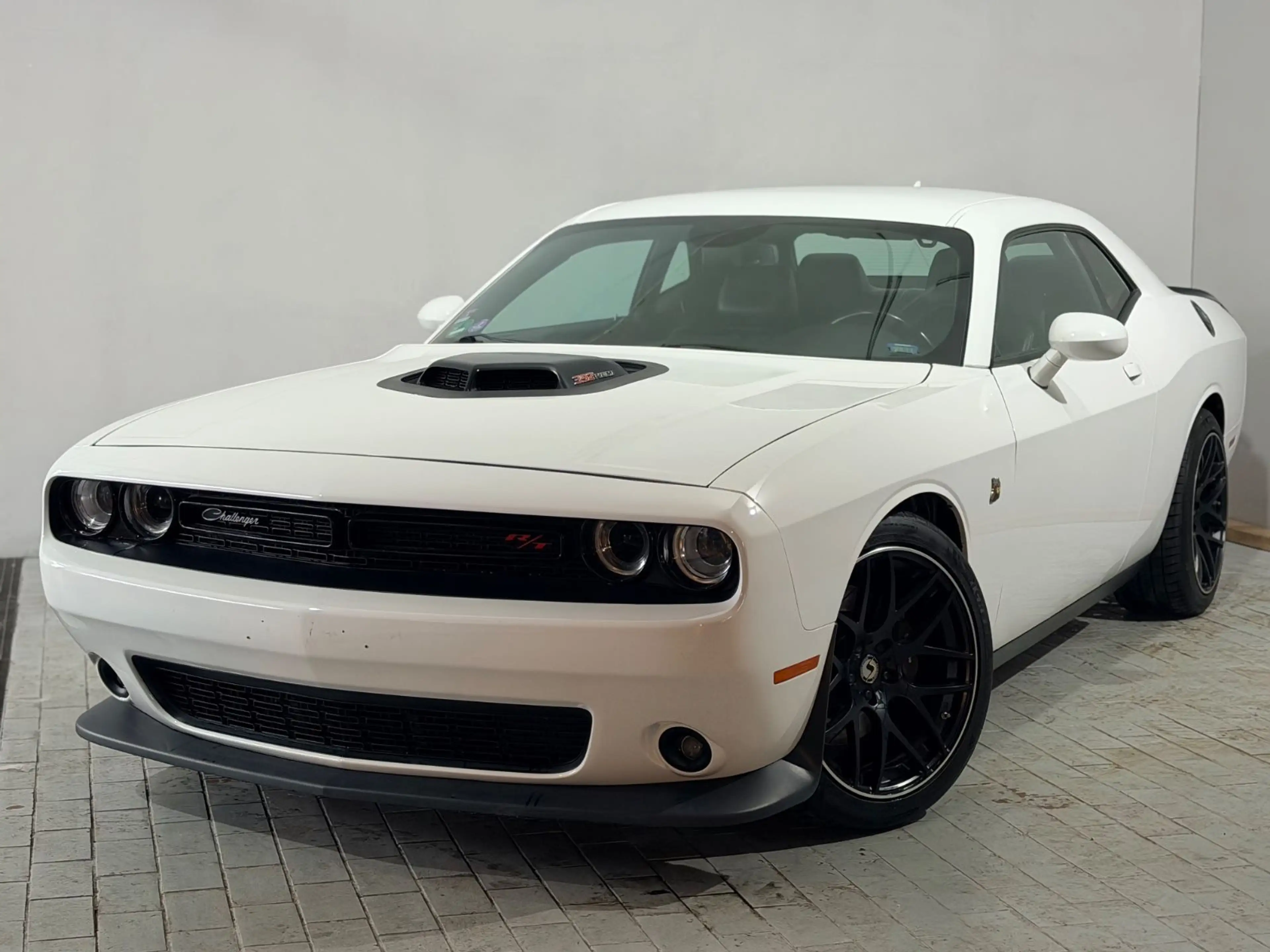 Dodge Challenger 6,4L Shaker PrinsLPG  Kamera Carplay