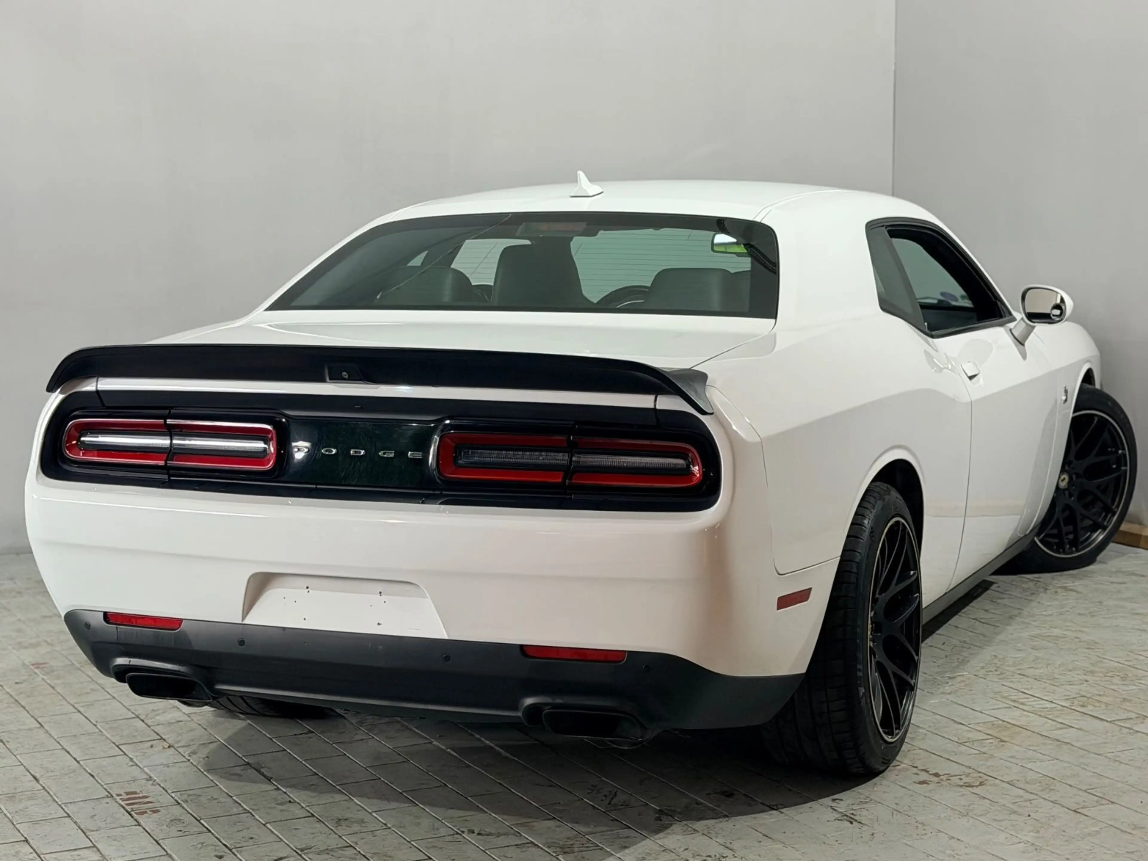 Dodge Challenger 6,4L Shaker PrinsLPG  Kamera Carplay — photo 12