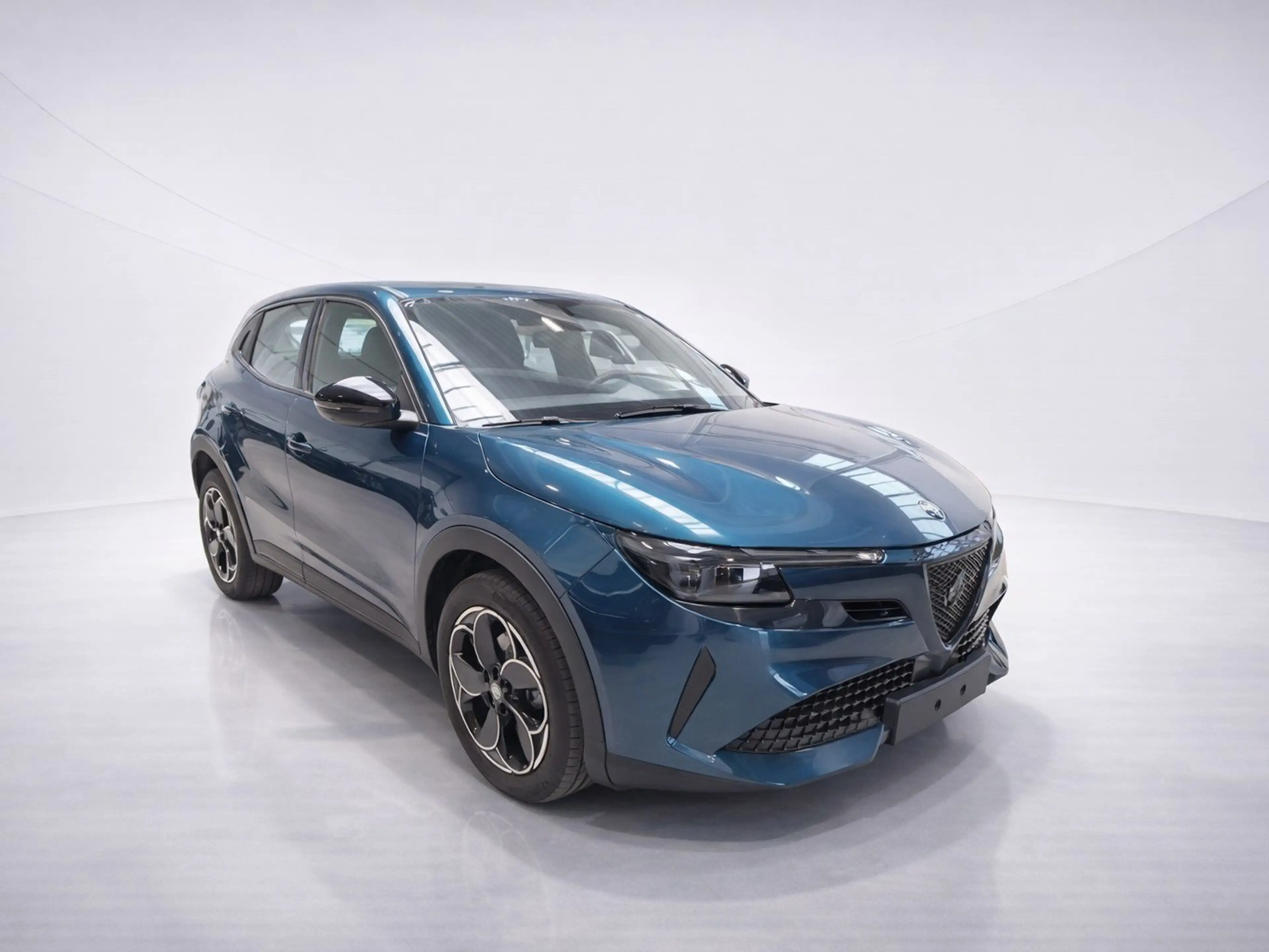 Alfa Romeo Junior Elettrica 54 kWh ACC/LED/PDC/Carplay — photo 3