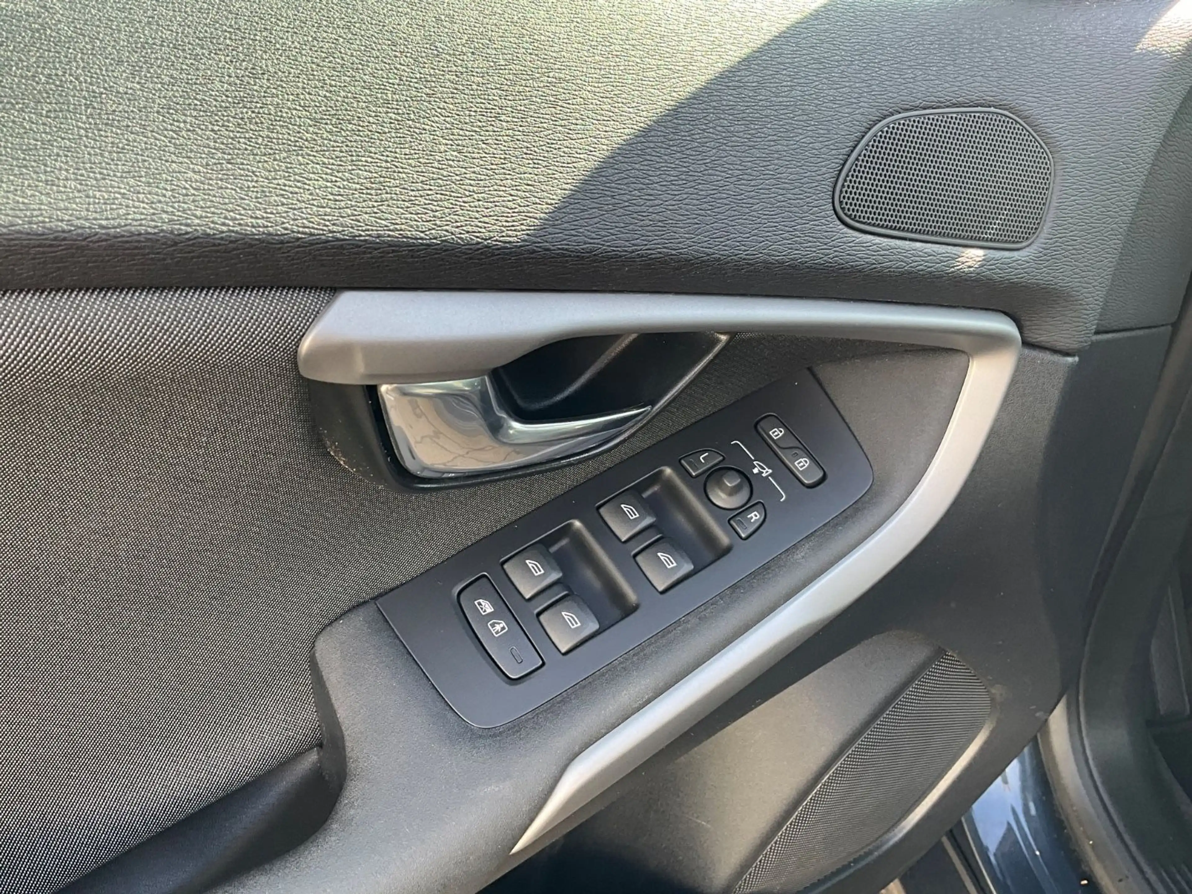 Volvo V40 Cross Country V40 D2 Cross Country Plus — photo 9