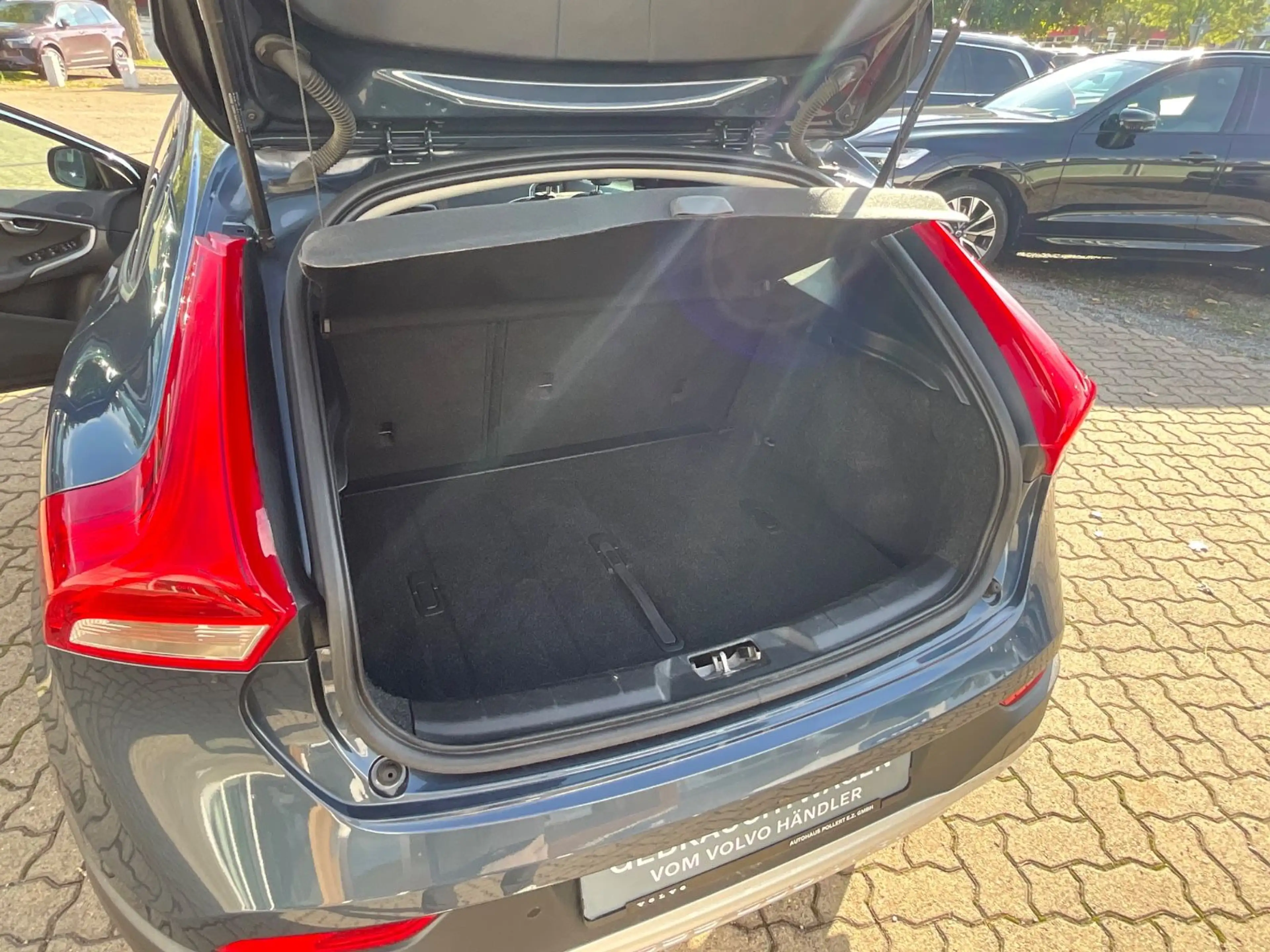 Volvo V40 Cross Country V40 D2 Cross Country Plus — photo 13