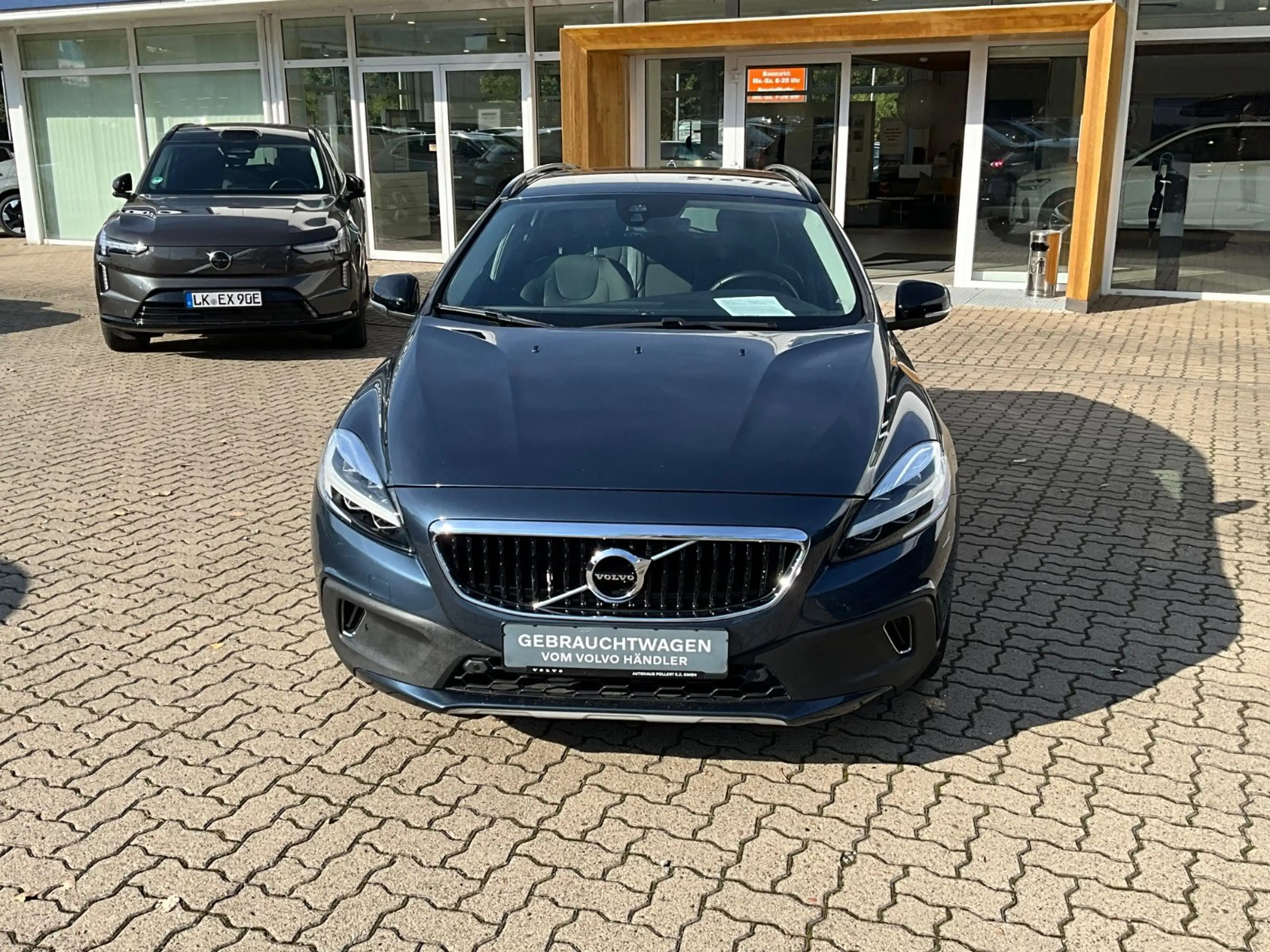 Volvo V40 Cross Country V40 D2 Cross Country Plus — photo 2