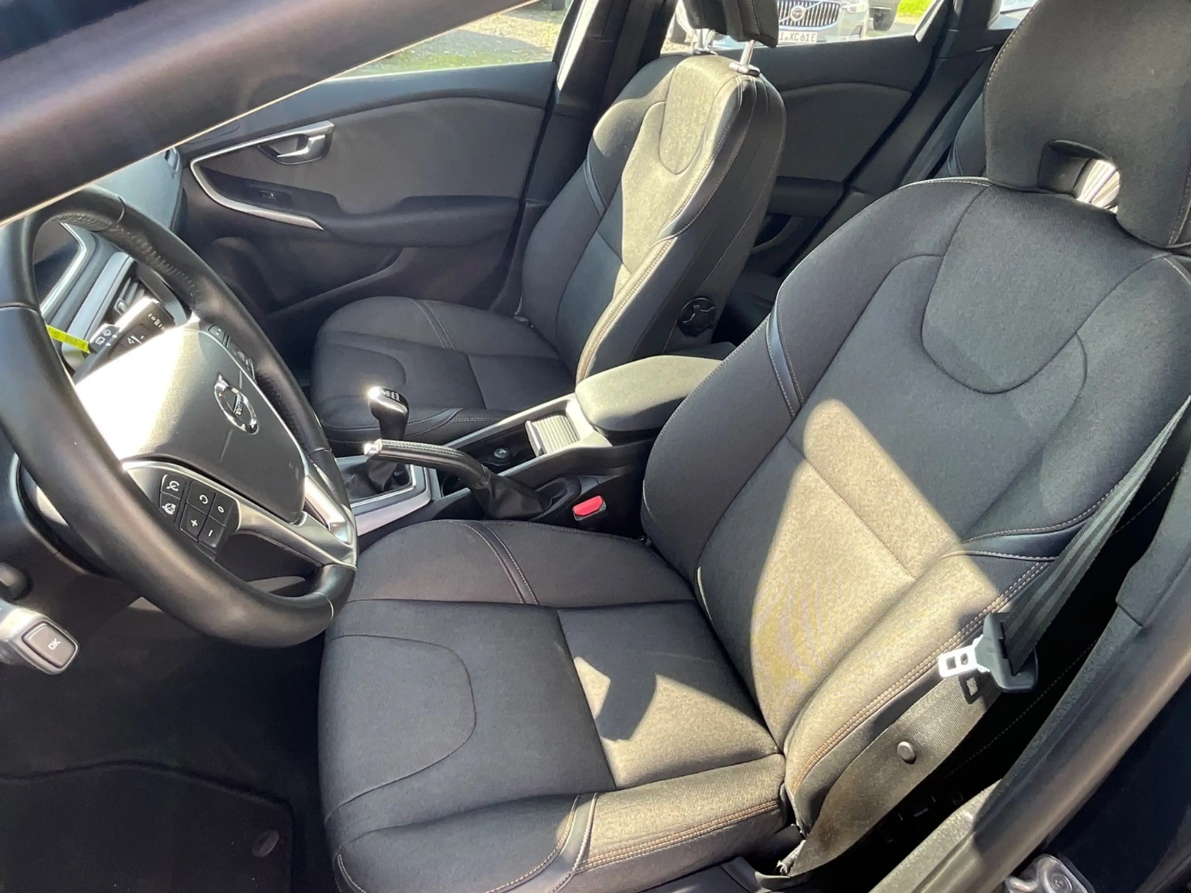 Volvo V40 Cross Country V40 D2 Cross Country Plus — photo 11