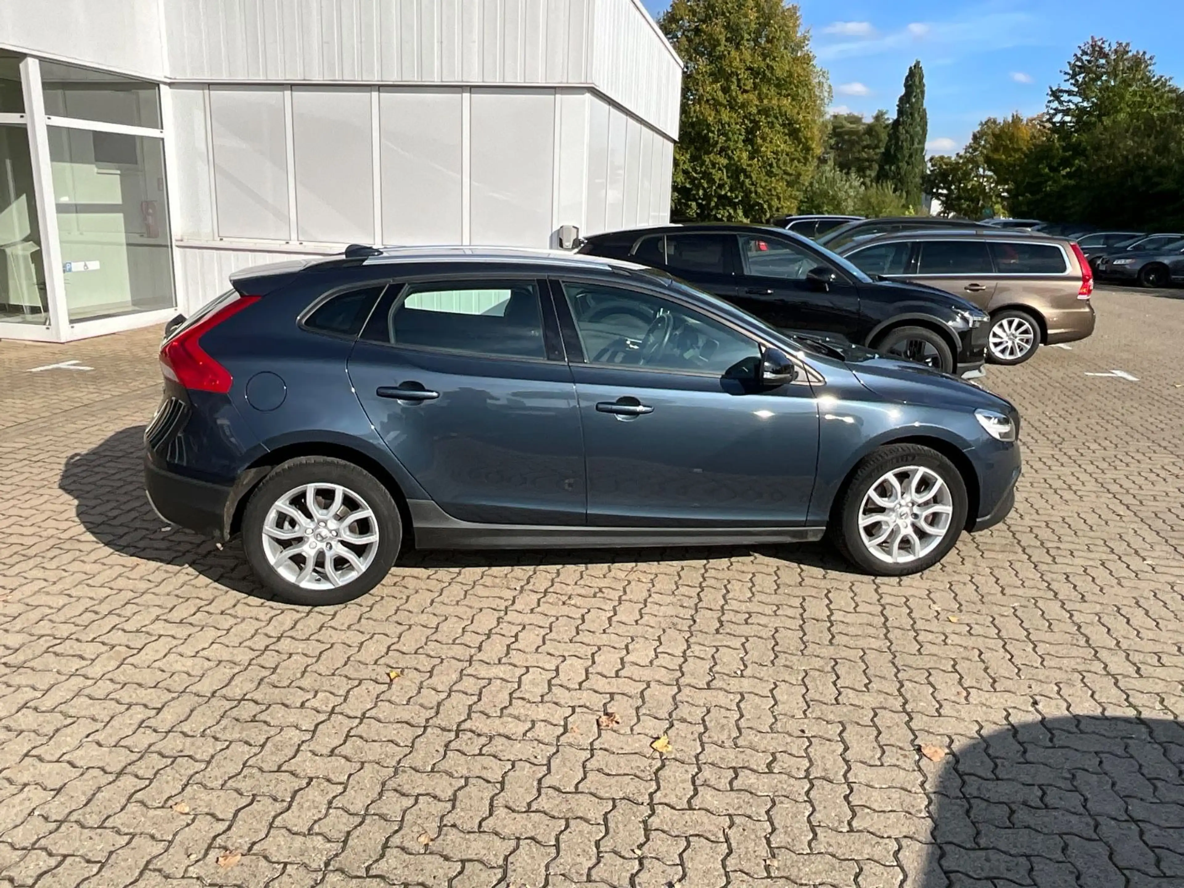 Volvo V40 Cross Country V40 D2 Cross Country Plus — photo 7