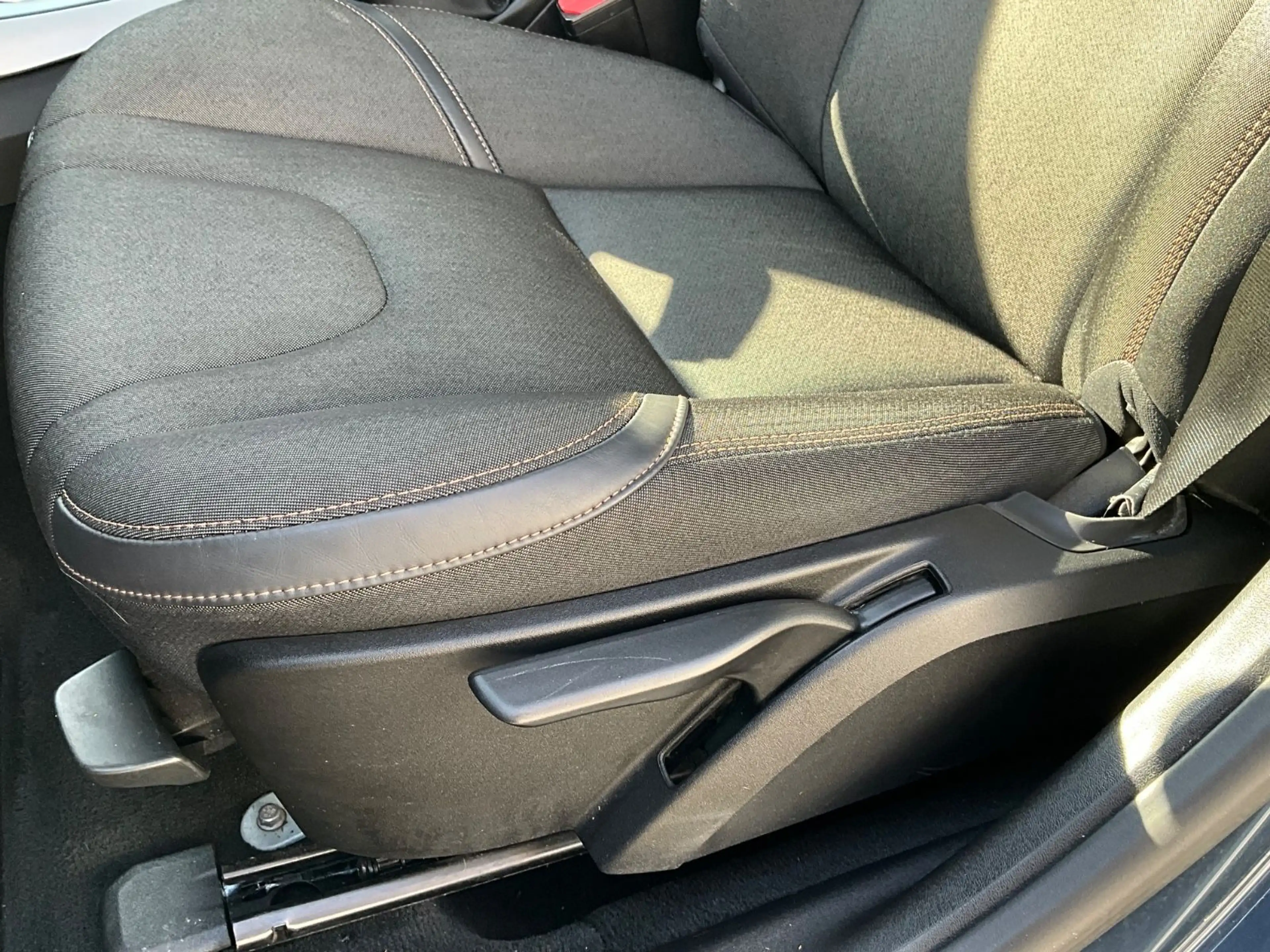 Volvo V40 Cross Country V40 D2 Cross Country Plus — photo 10