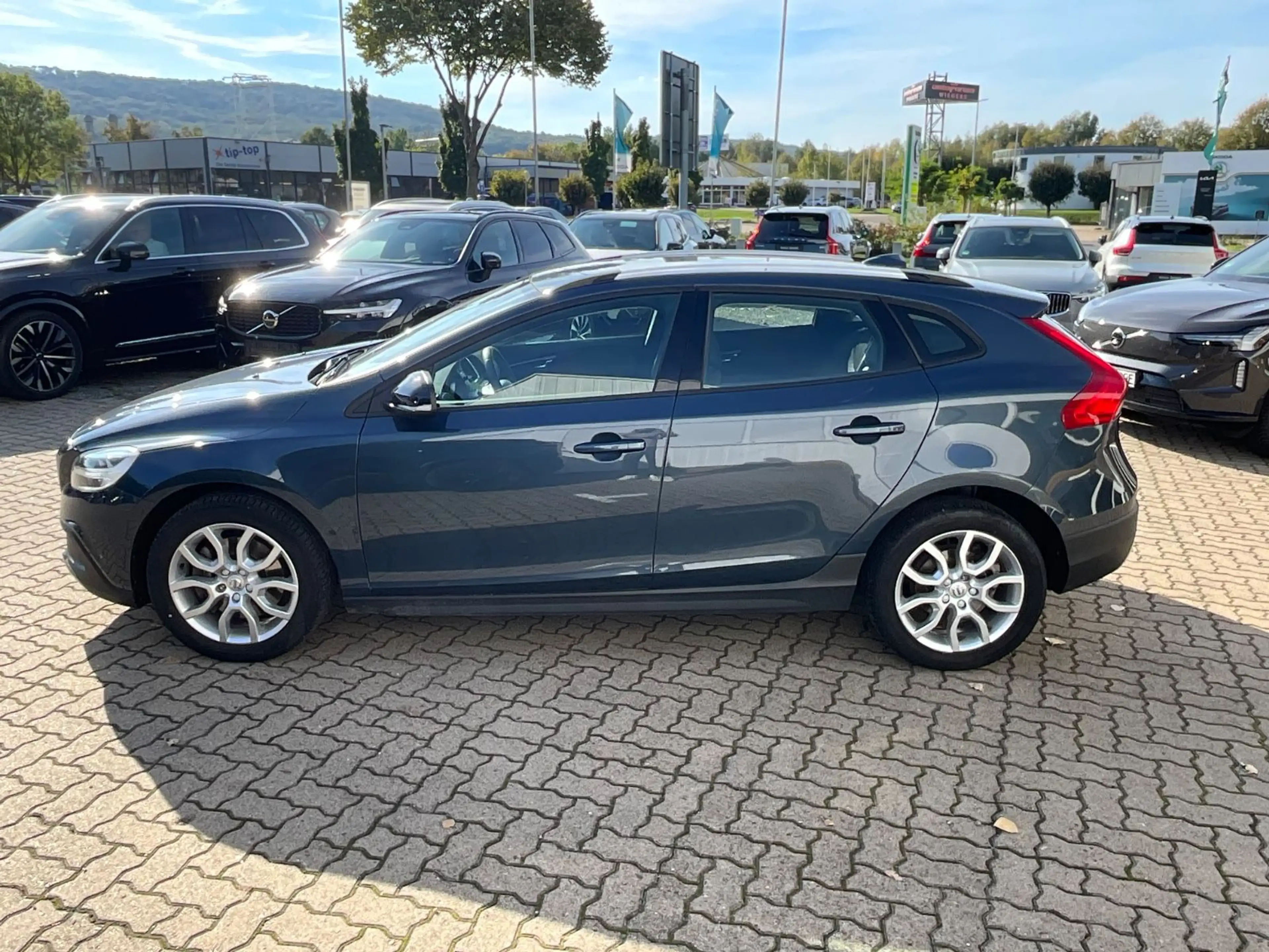 Volvo V40 Cross Country V40 D2 Cross Country Plus — photo 3