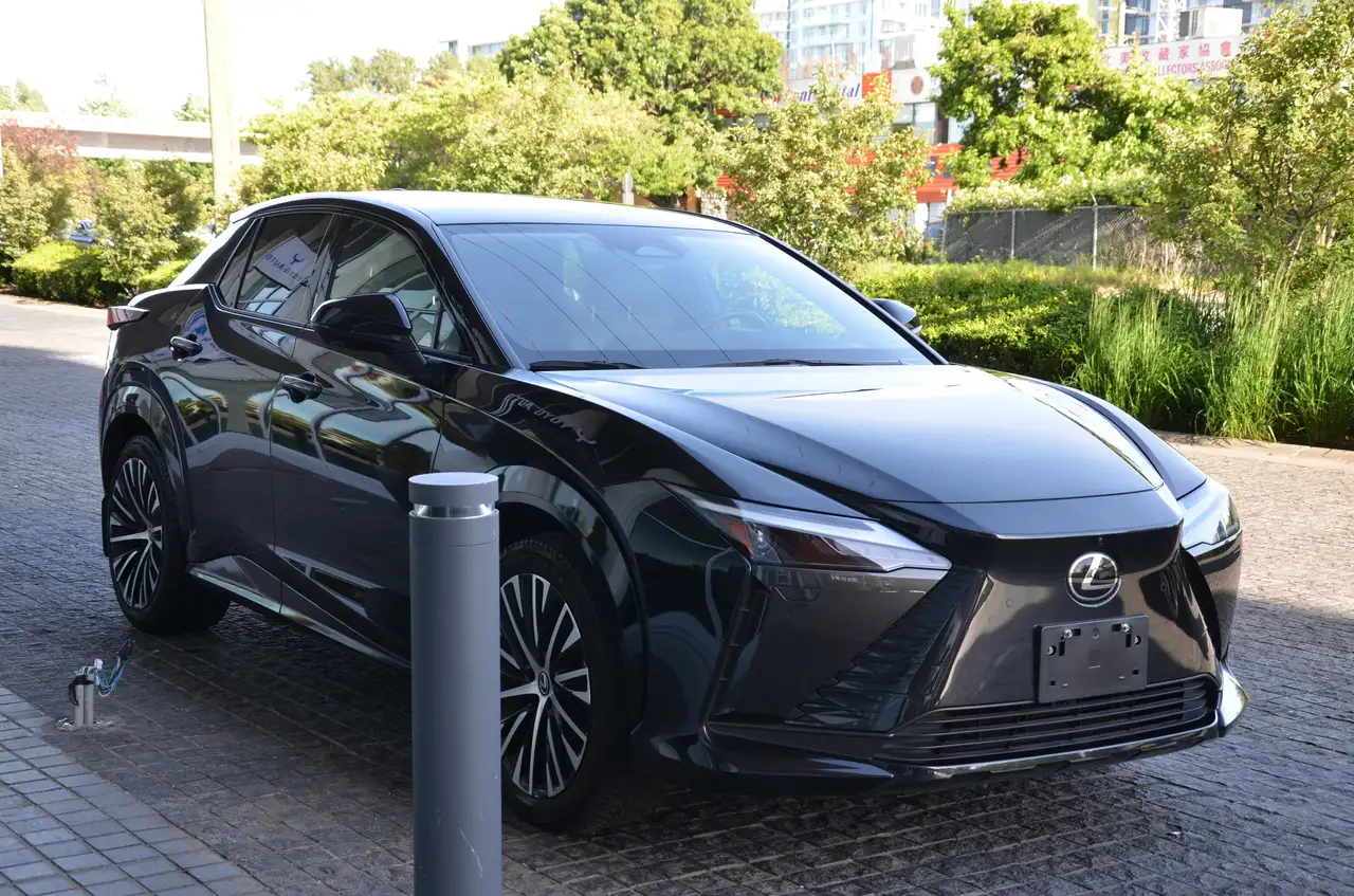 Lexus RZ fotografie Lexus RZ