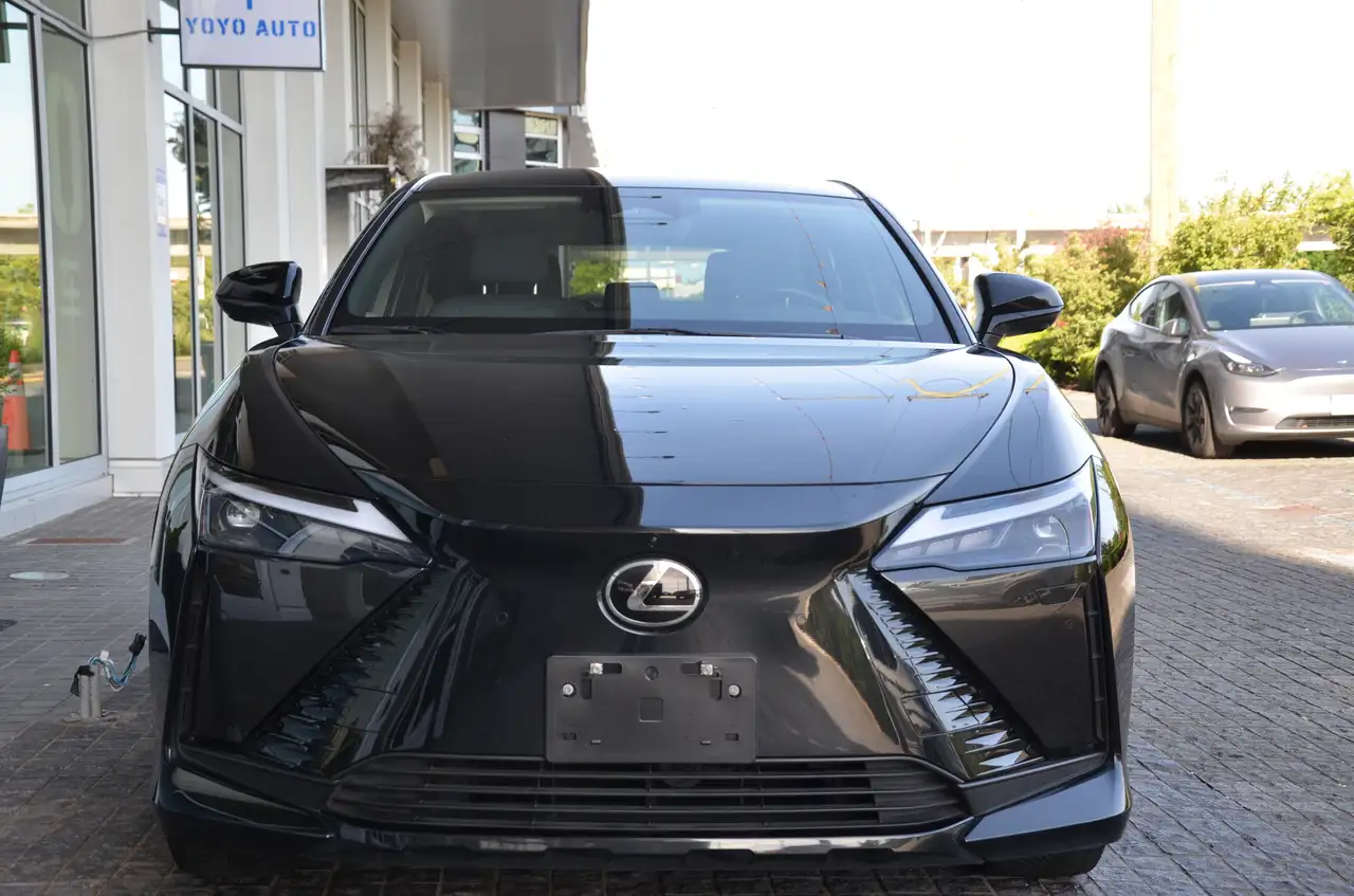 Lexus RZ fotografie Lexus RZ