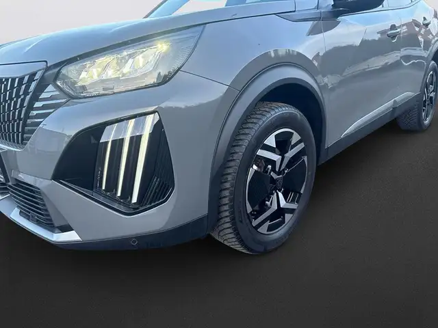 Peugeot 2008 view 11