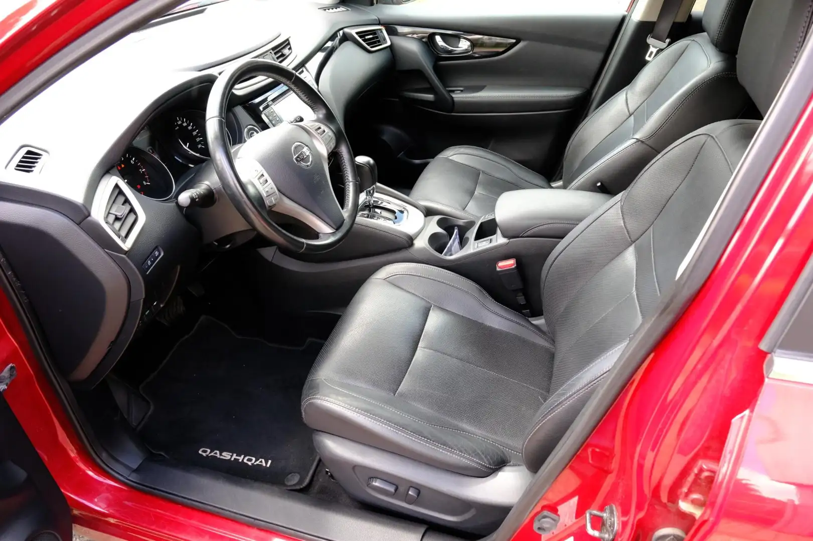 Nissan Qashqai 1.2 Tekna Aut. Pano|Leder|Navi|360Cam|LMV Rood - 2