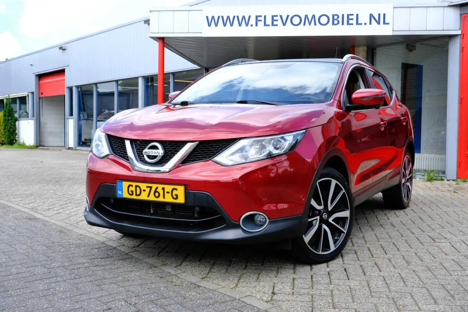 Nissan Qashqai 1.2 Tekna Aut. Pano|Leder|Navi|360Cam|LMV Rood - 1