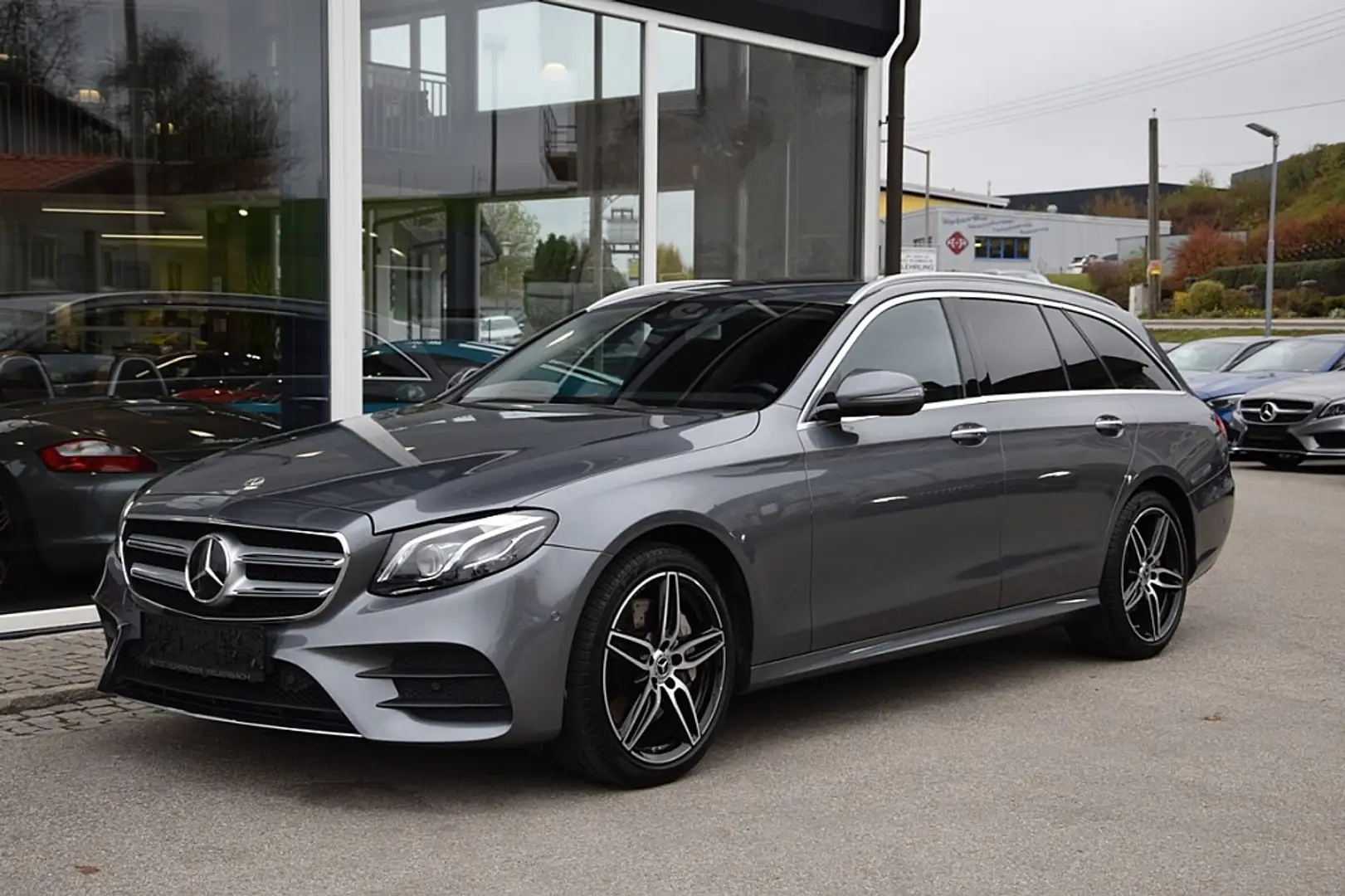 Mercedes-Benz E 400 d T 4MATIC Aut. *AMG-Line*Fahrass.Paket* Grau - 2