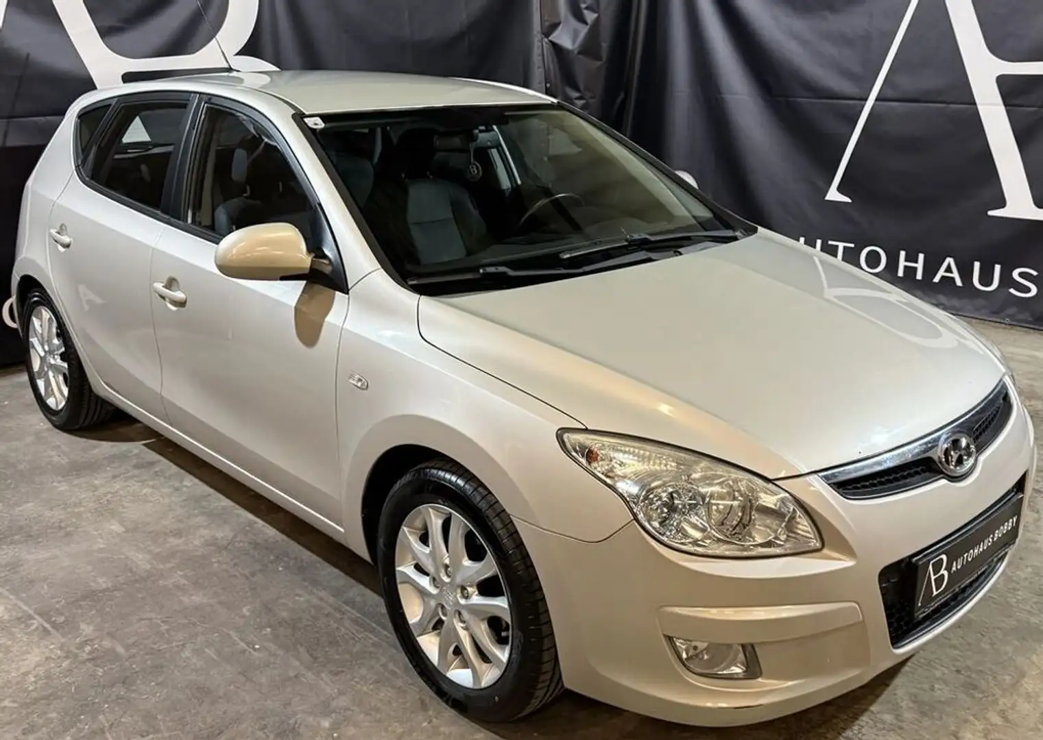 Hyundai i30 1,6 CRDi Style  DPF Aut. 2.Besitz Grau - 1