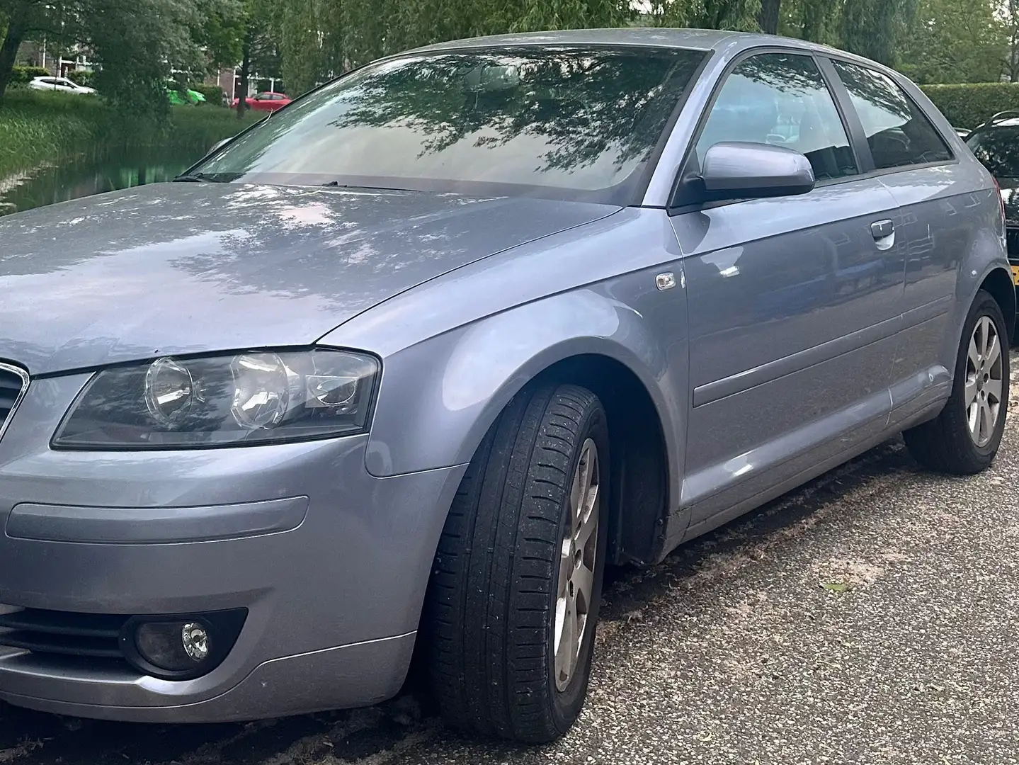 Audi A3 1.6 Attraction Gris - 1