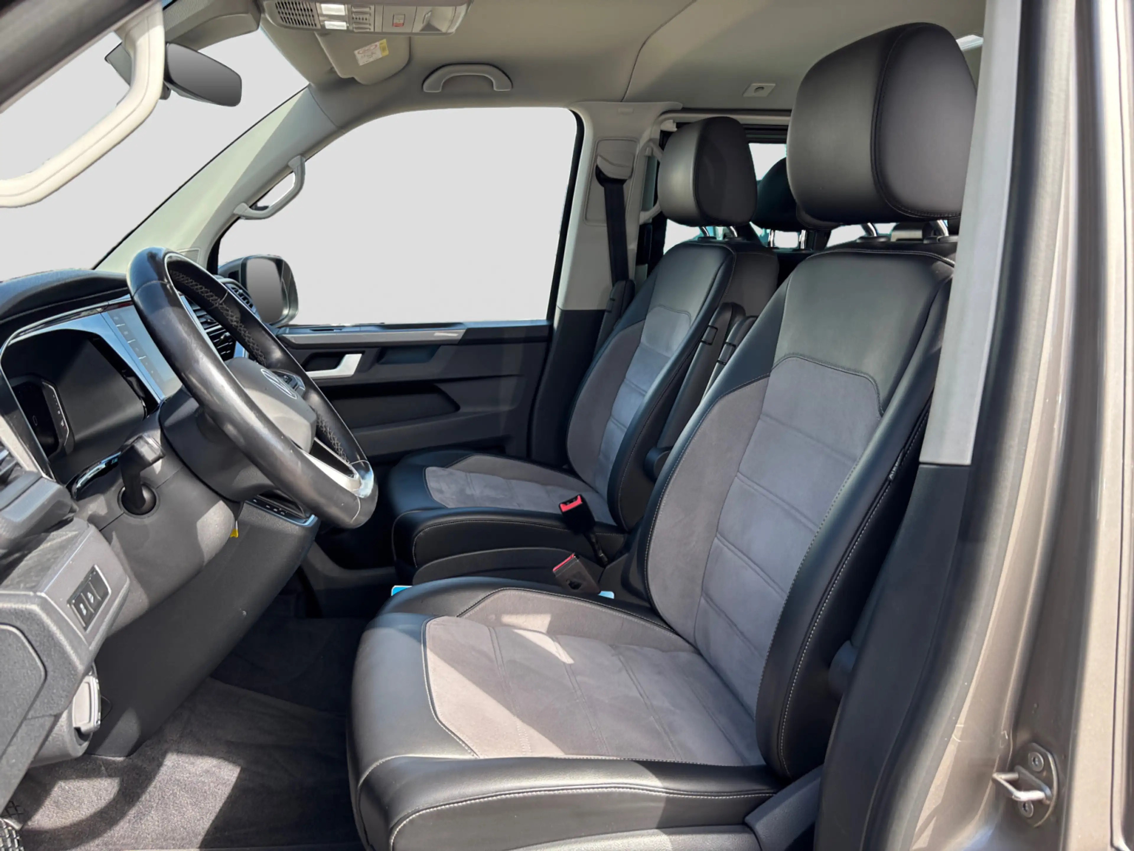 Volkswagen T6.1 Multivan GENERATION SIX 2,0TDI 150kW DSG 4M — photo 10
