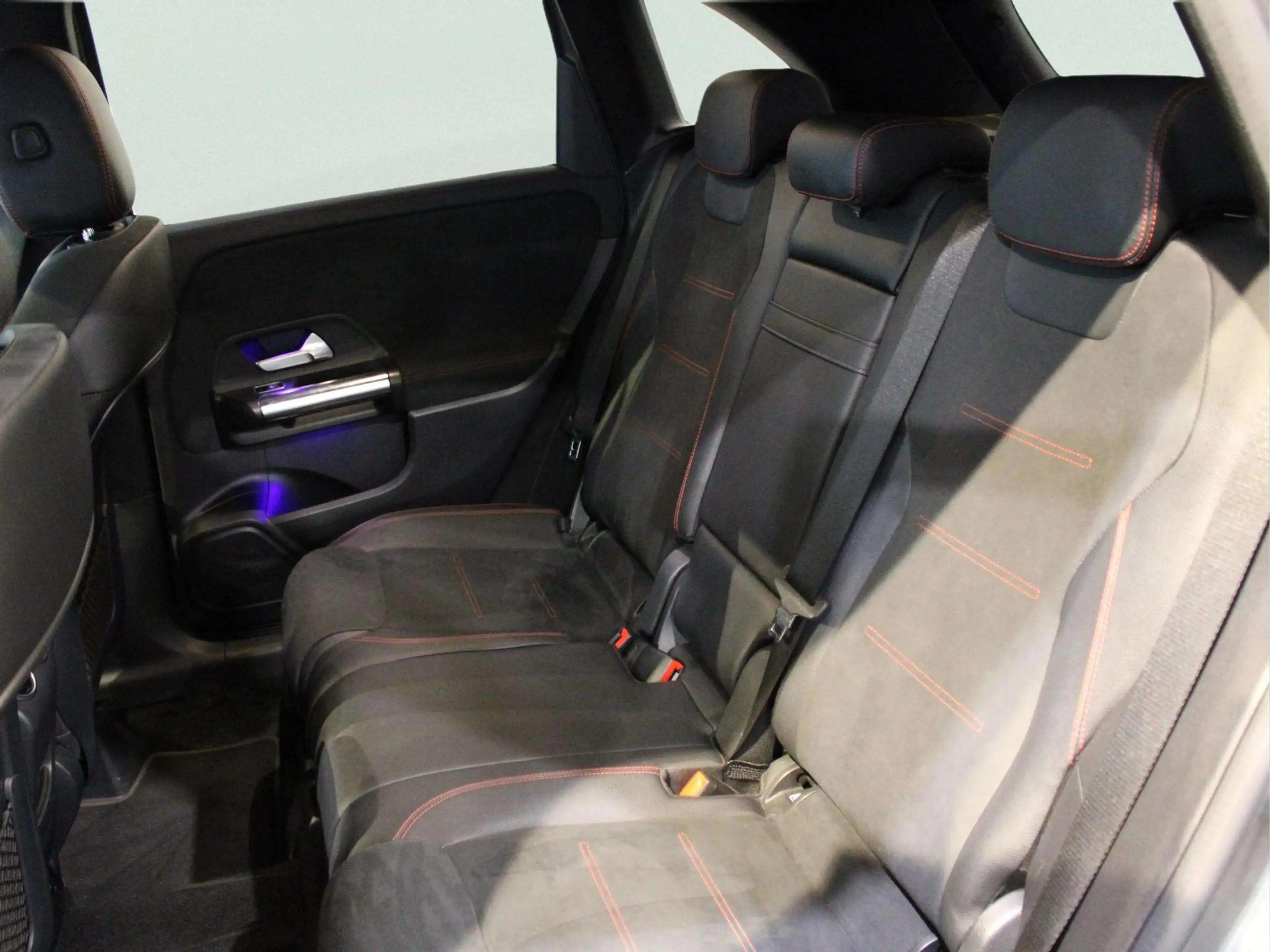 Mercedes-Benz B 180 Business Solution AMG — photo 10