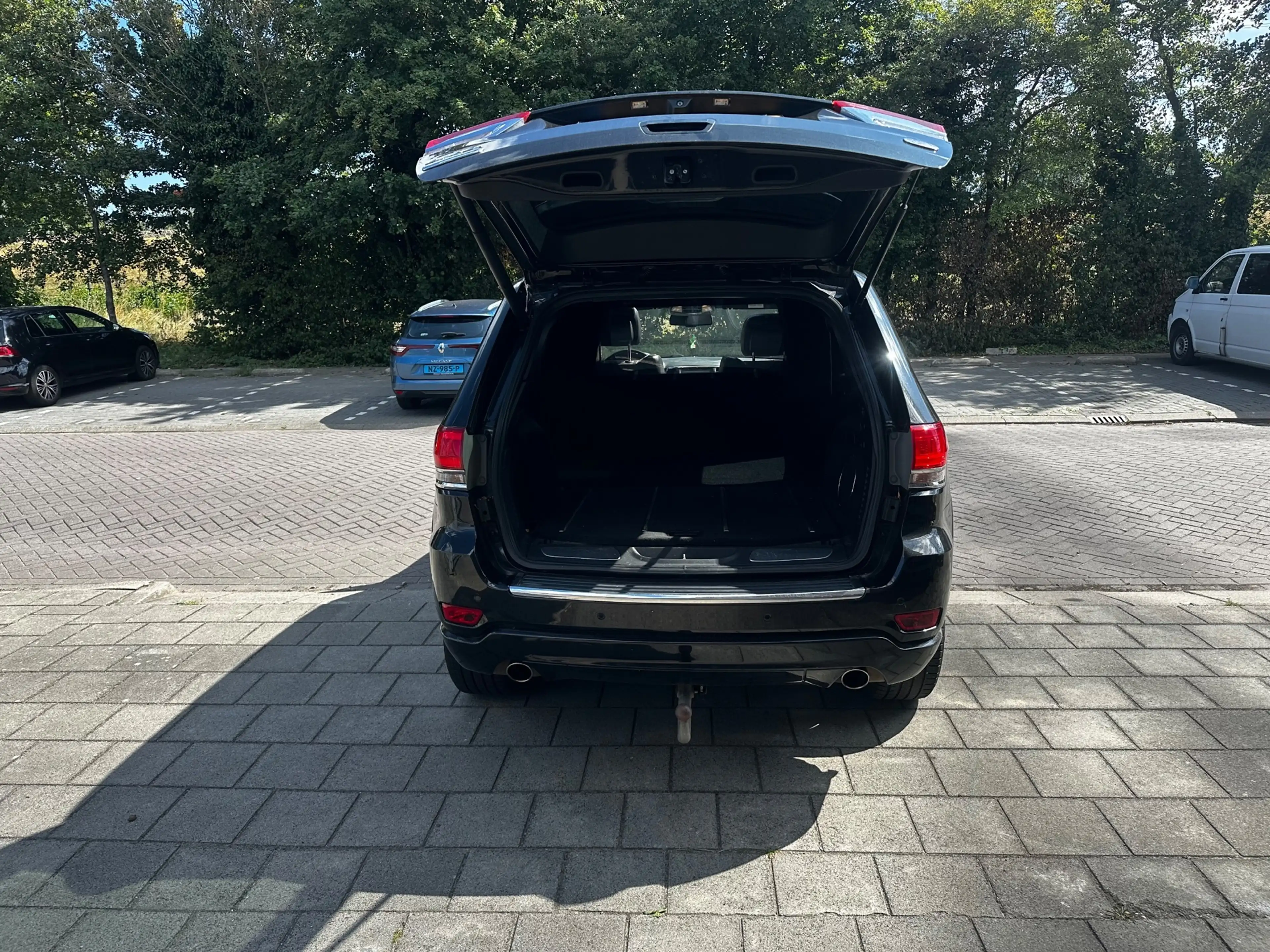 Jeep Grand Cherokee — photo 15