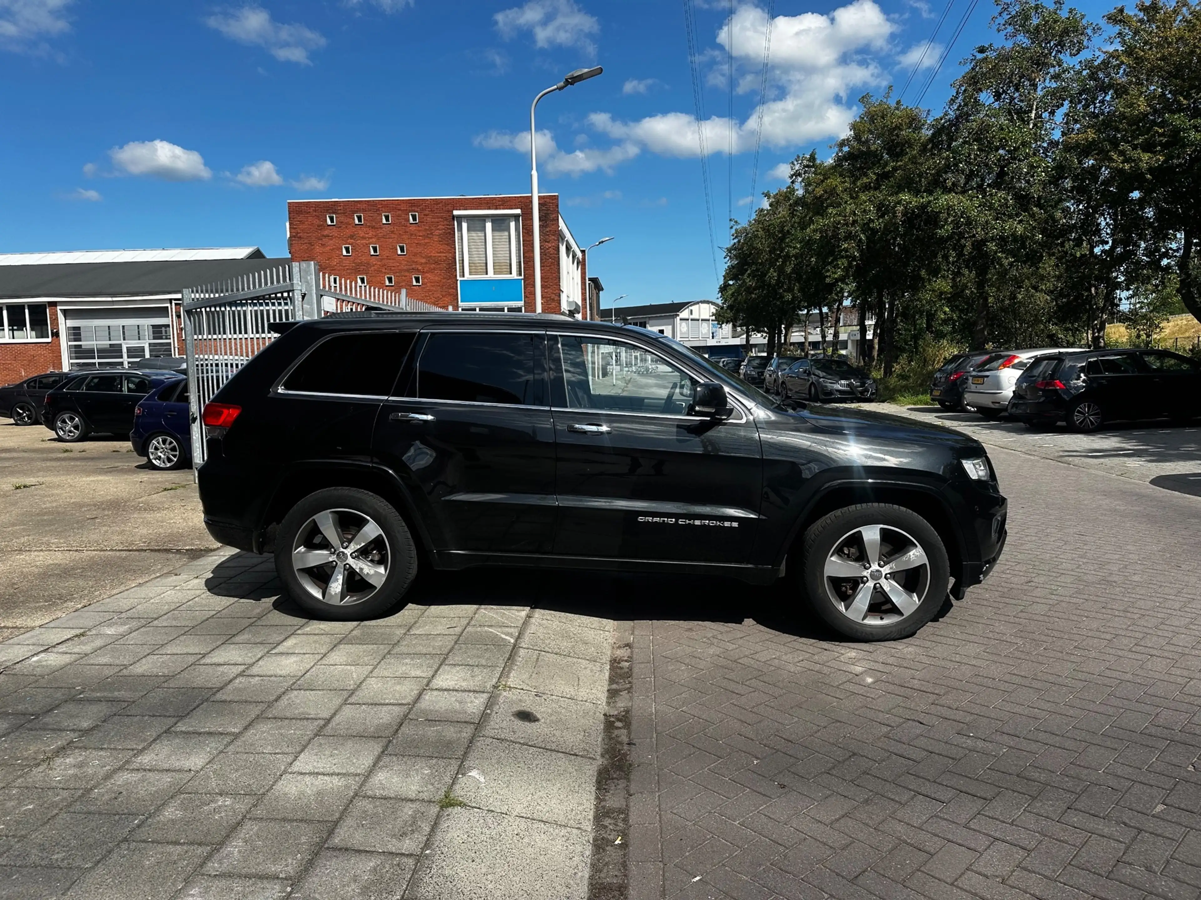 Jeep Grand Cherokee — photo 6