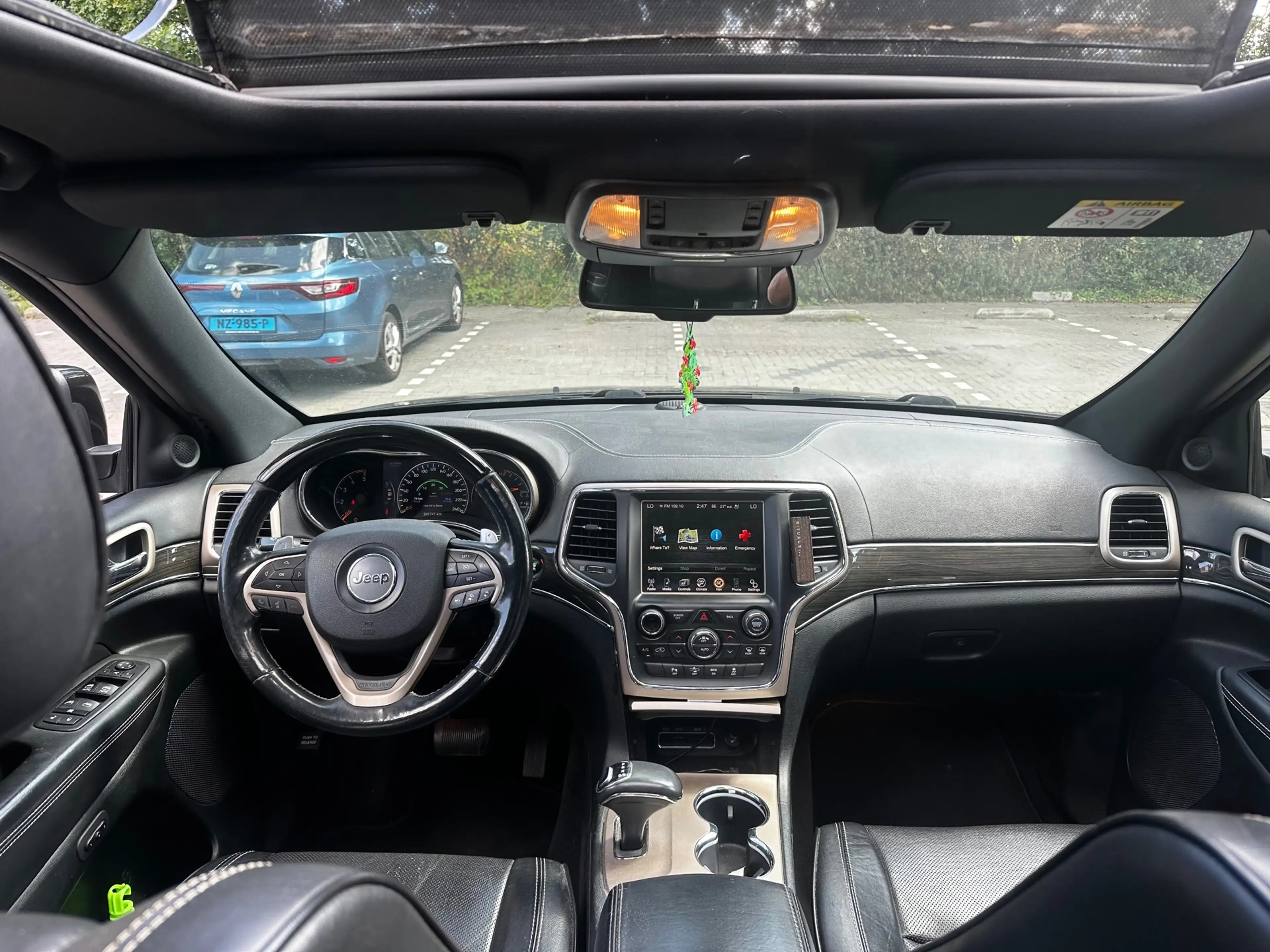 Jeep Grand Cherokee — photo 11