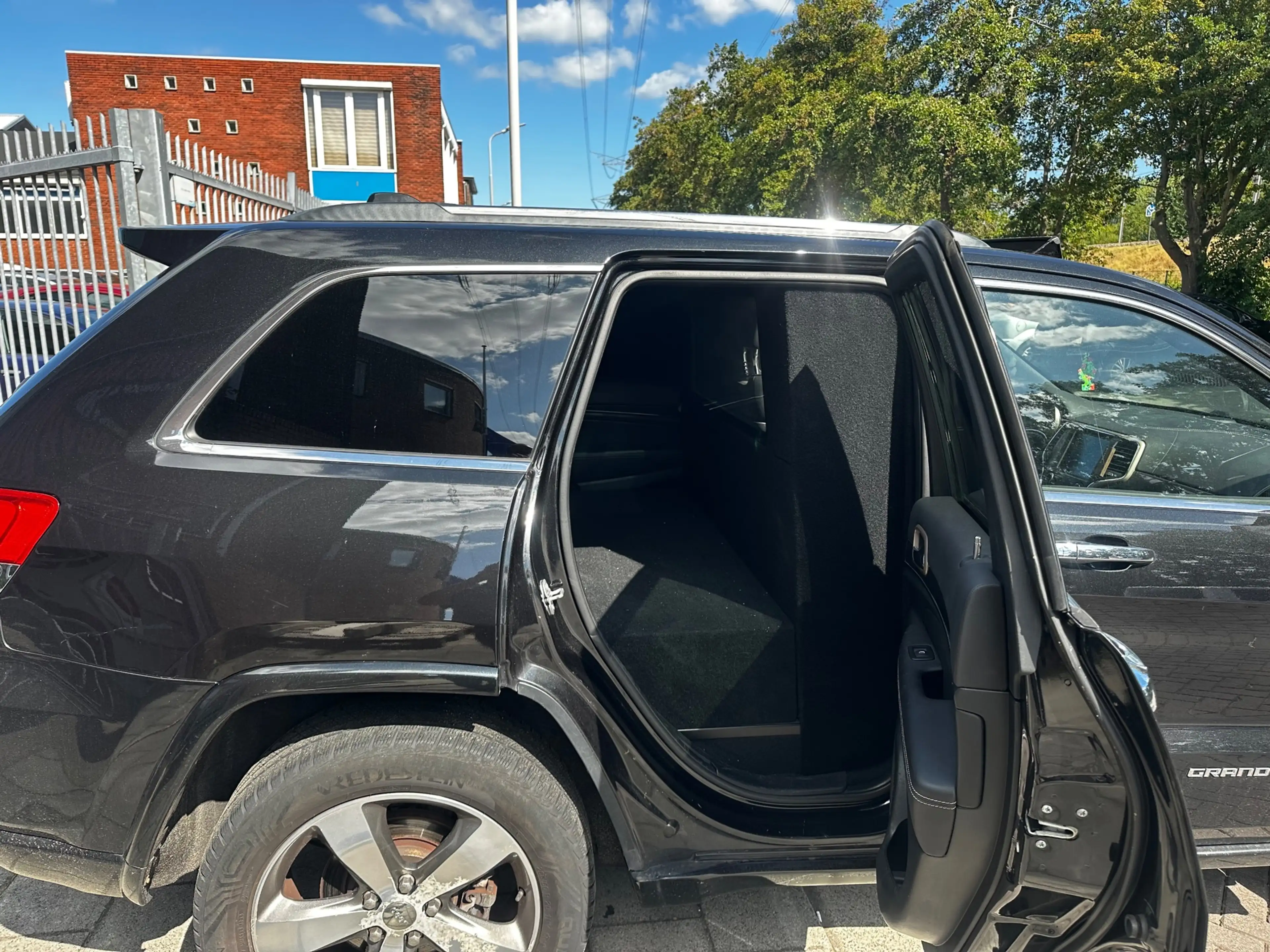 Jeep Grand Cherokee — photo 14