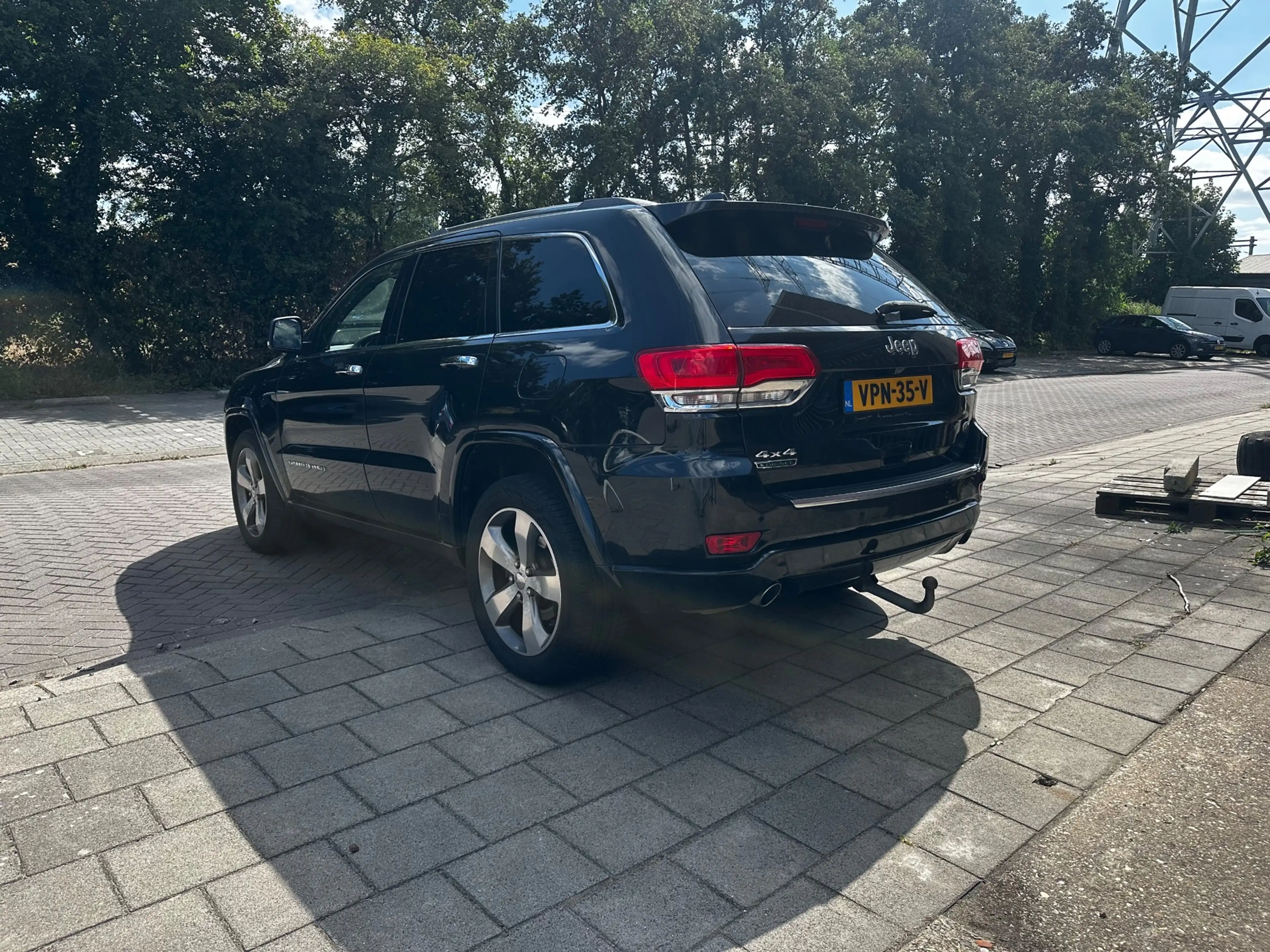 Jeep Grand Cherokee — photo 3