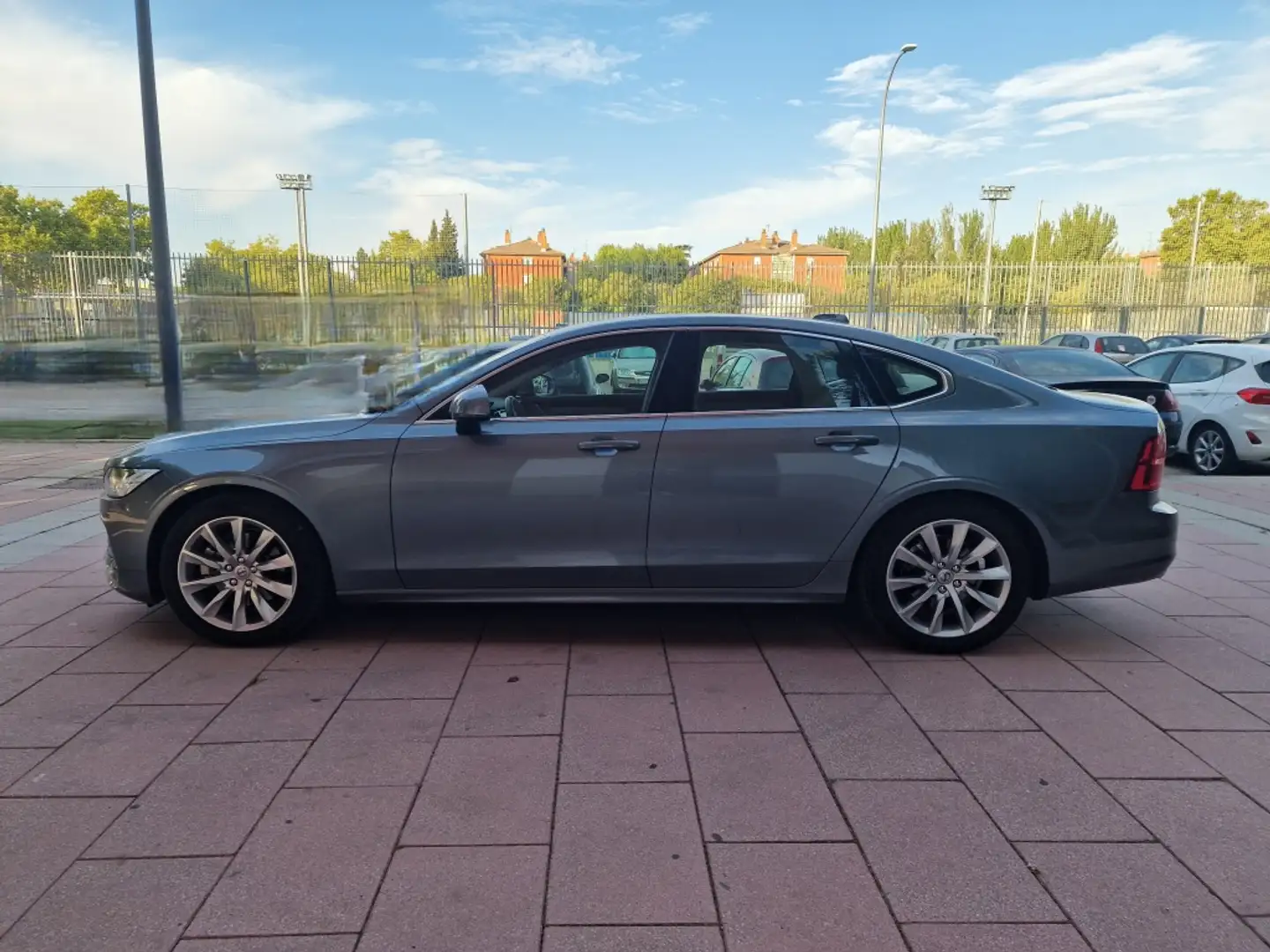 Volvo S90 D4 Business Plus Aut. 190 Plateado - 2