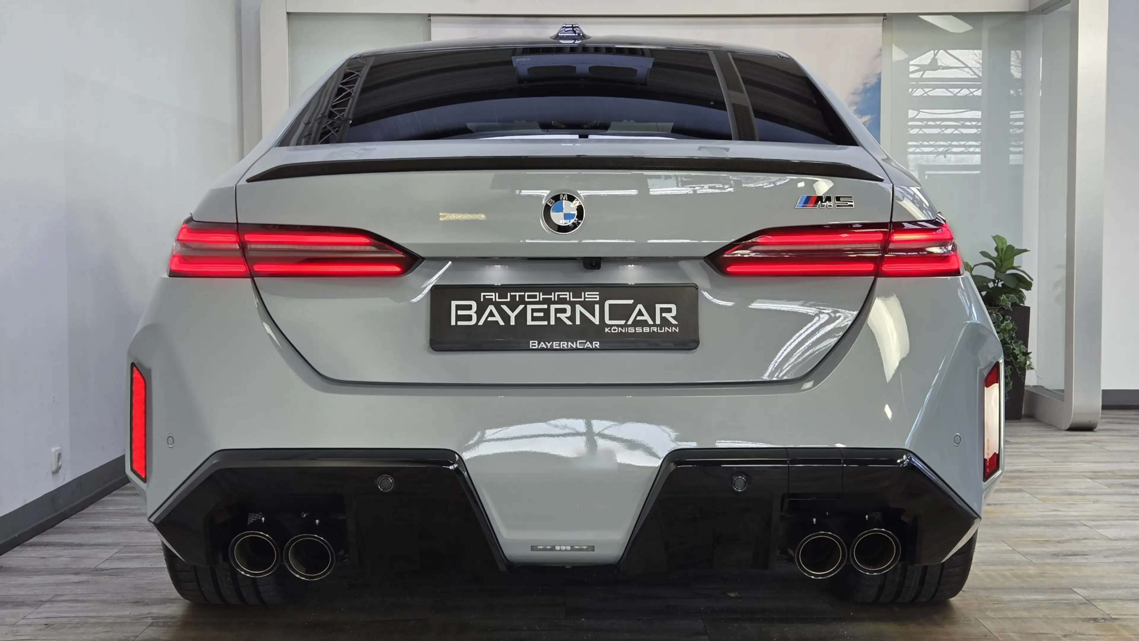 BMW M5 0,5% AHK Sitzlüft.B&W MultiSeats CarbonExt. — photo 6