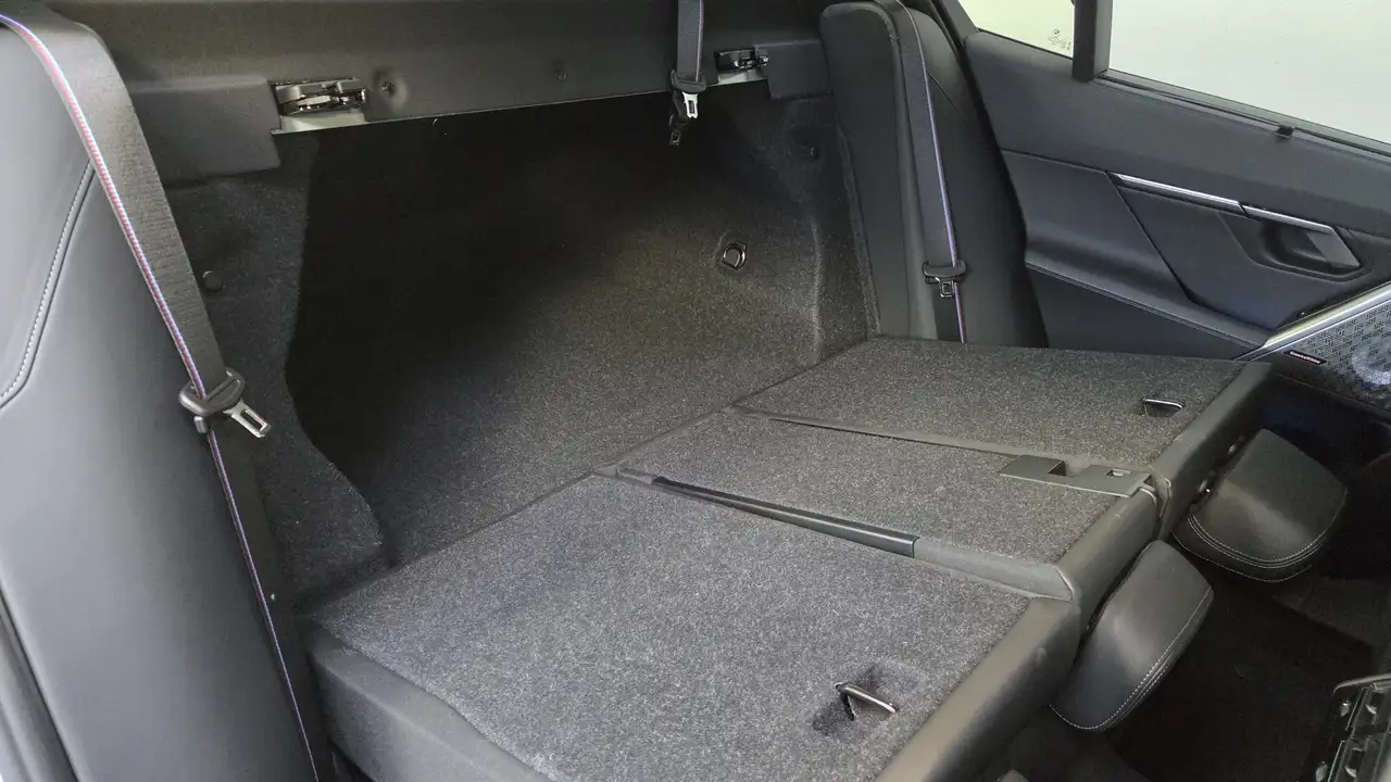 BMW M5 0,5% AHK Sitzlüft.B&W MultiSeats CarbonExt., миниатюра 26