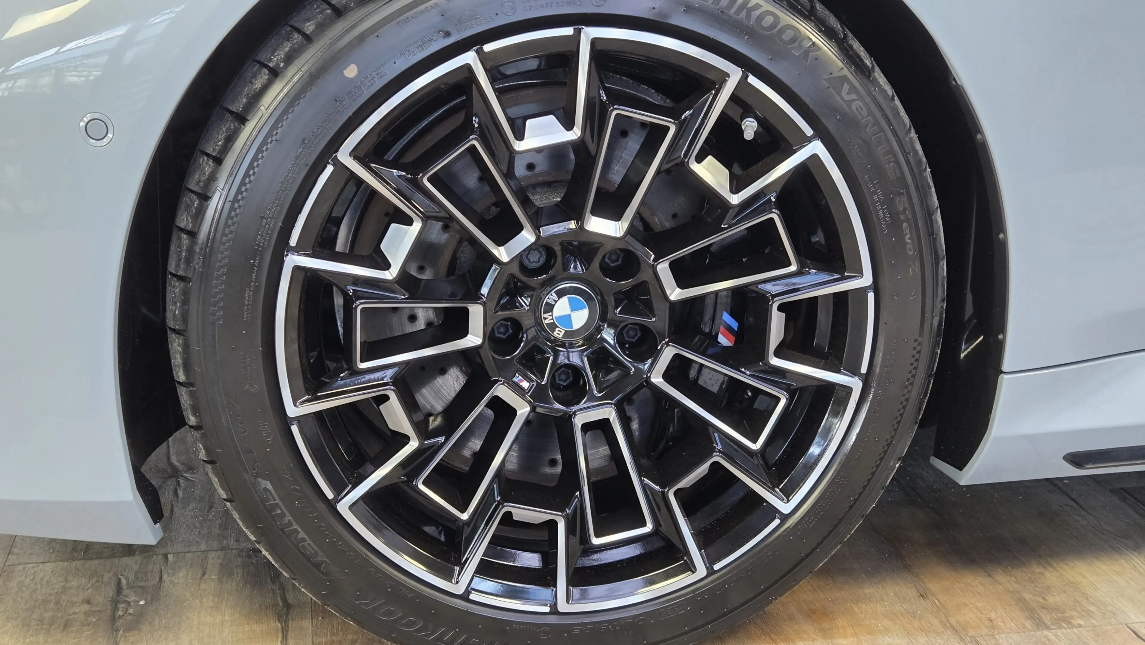 BMW M5 0,5% AHK Sitzlüft.B&W MultiSeats CarbonExt. — photo 38