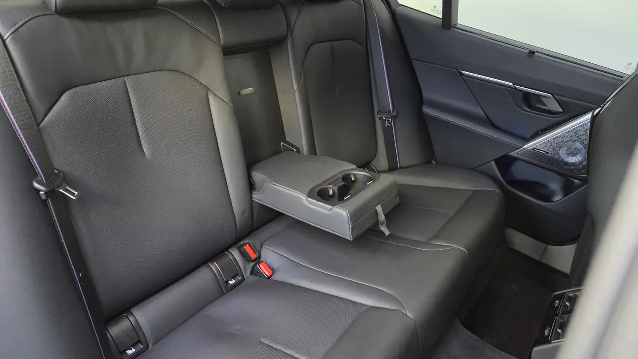BMW M5 0,5% AHK Sitzlüft.B&W MultiSeats CarbonExt., миниатюра 29