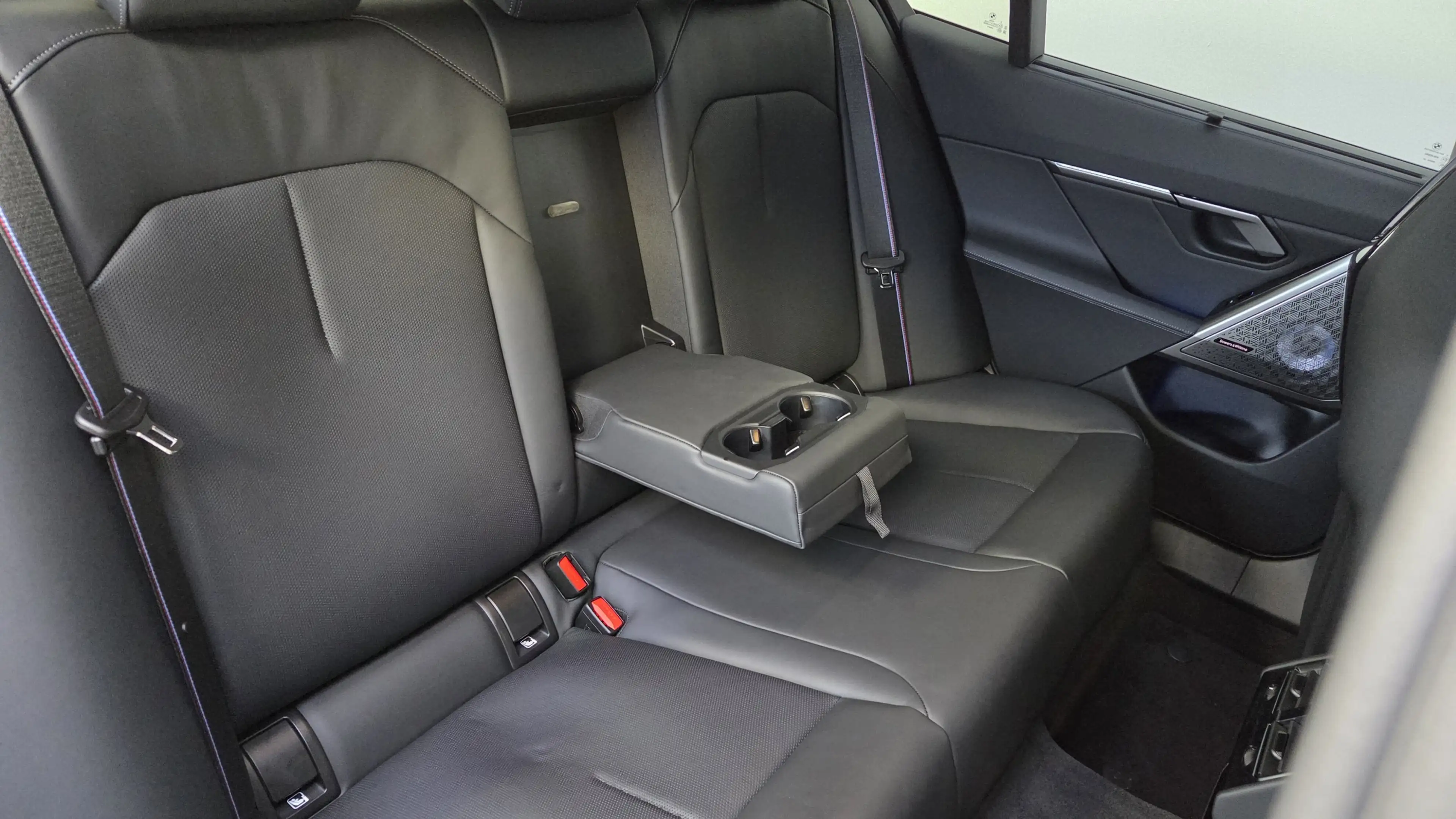 BMW M5 0,5% AHK Sitzlüft.B&W MultiSeats CarbonExt. — photo 29
