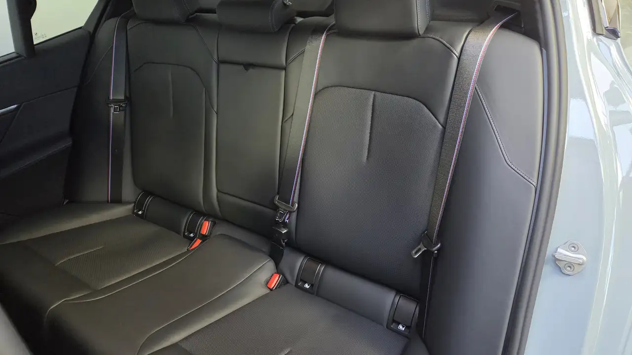 BMW M5 0,5% AHK Sitzlüft.B&W MultiSeats CarbonExt., миниатюра 19