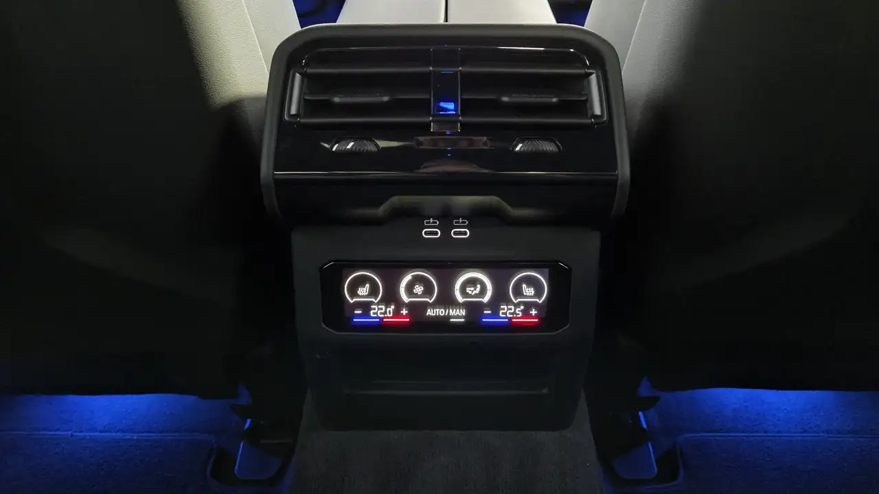BMW M5 0,5% AHK Sitzlüft.B&W MultiSeats CarbonExt., миниатюра 28
