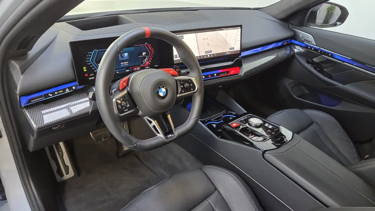 BMW M5 0,5% AHK Sitzlüft.B&W MultiSeats CarbonExt., миниатюра 9
