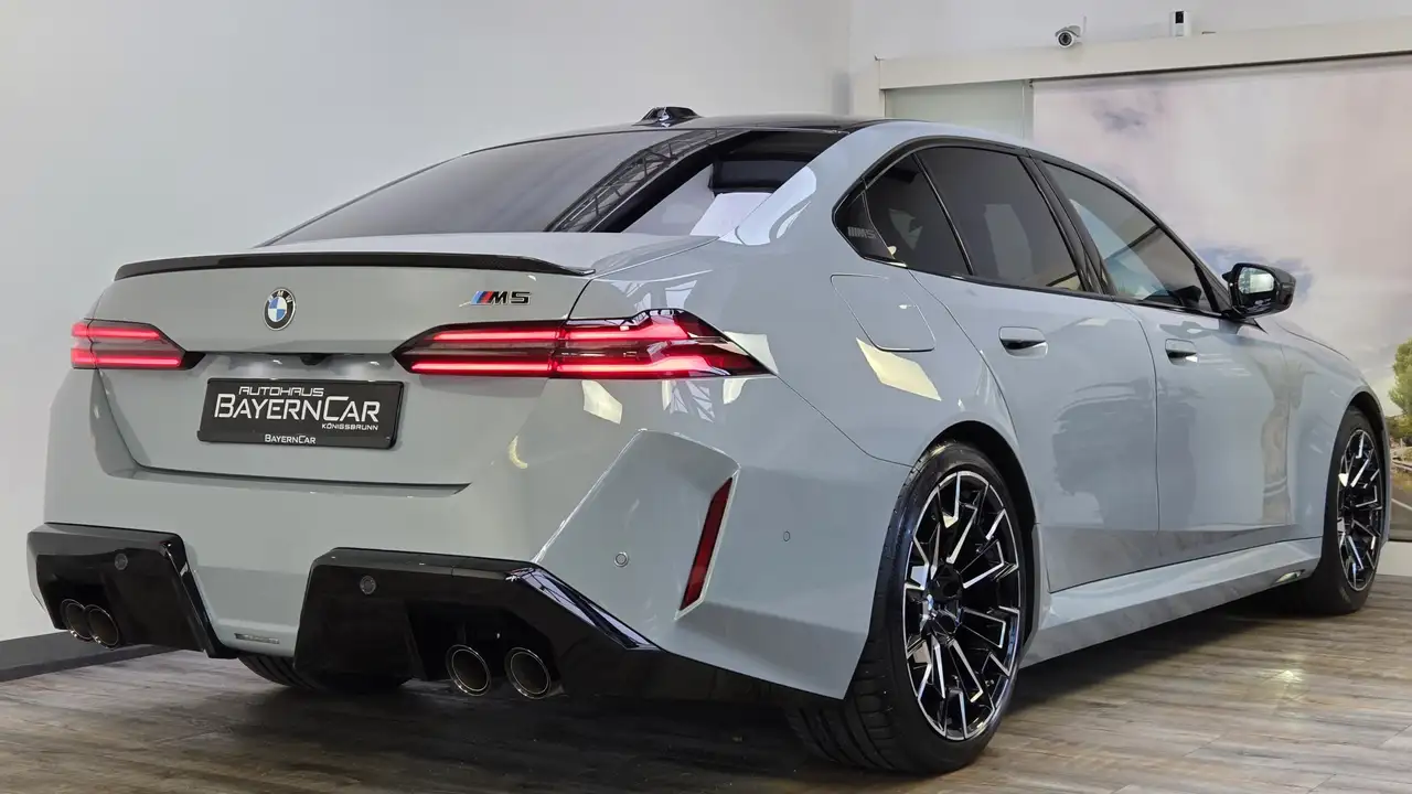BMW M5 0,5% AHK Sitzlüft.B&W MultiSeats CarbonExt., миниатюра 7